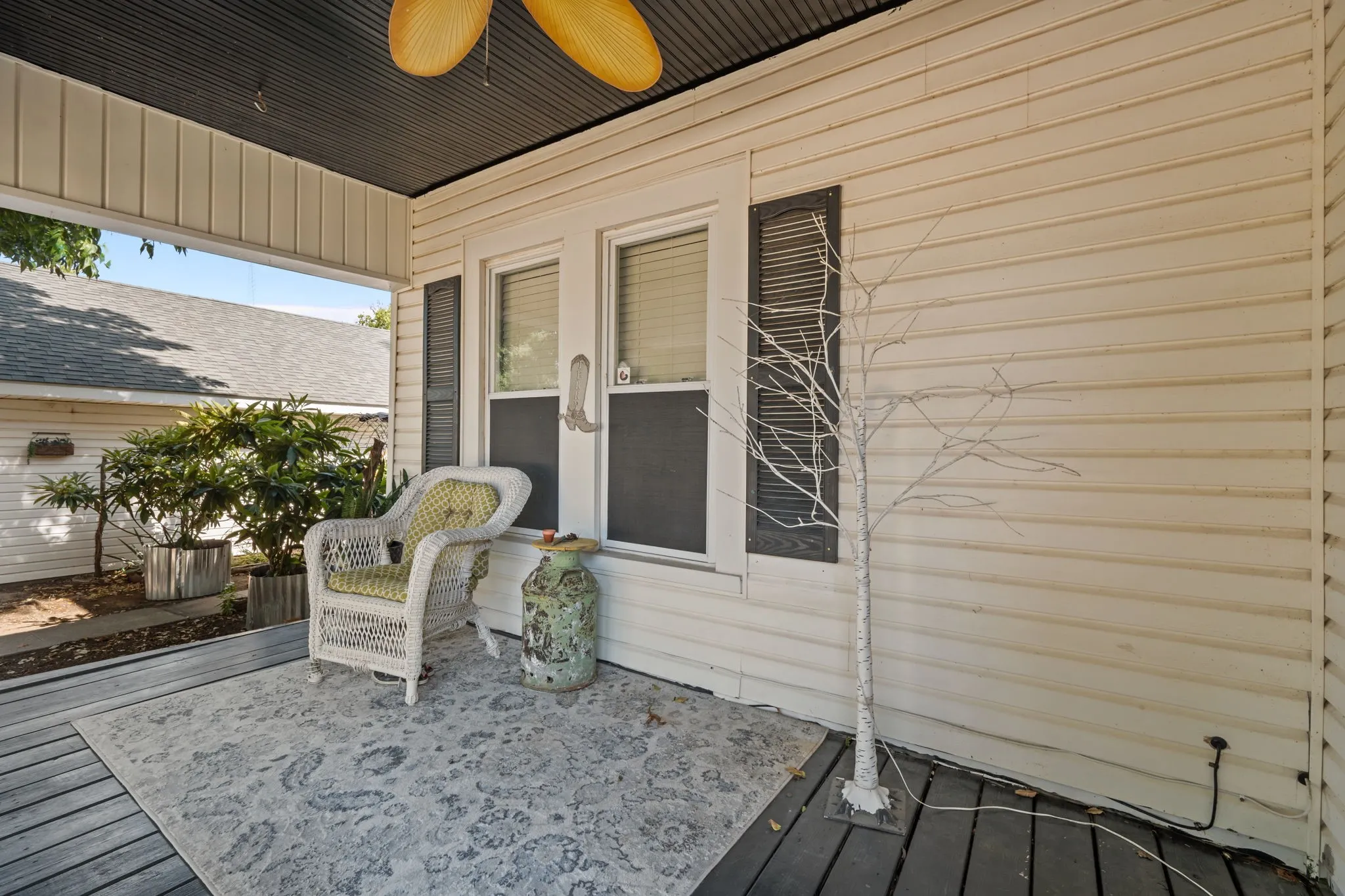 Single Family Residence For Sale in Palo Pinto County , 435 Elm Street, Palo Pinto, Texas 76450, 2 Bedroom, 1 Bathroom, 1 Garage spaces, 1,596 Sqft, built in 1910, mls#21371705, Real Estate Agent in Palo Pinto, Homes For Sale in Palo Pinto county, Homes For Sale in Palo Pinto, Realtor in Palo Pinto Texas, Real Estate Brokerage Independent Realty Texas, Luminita Cordes Realtor