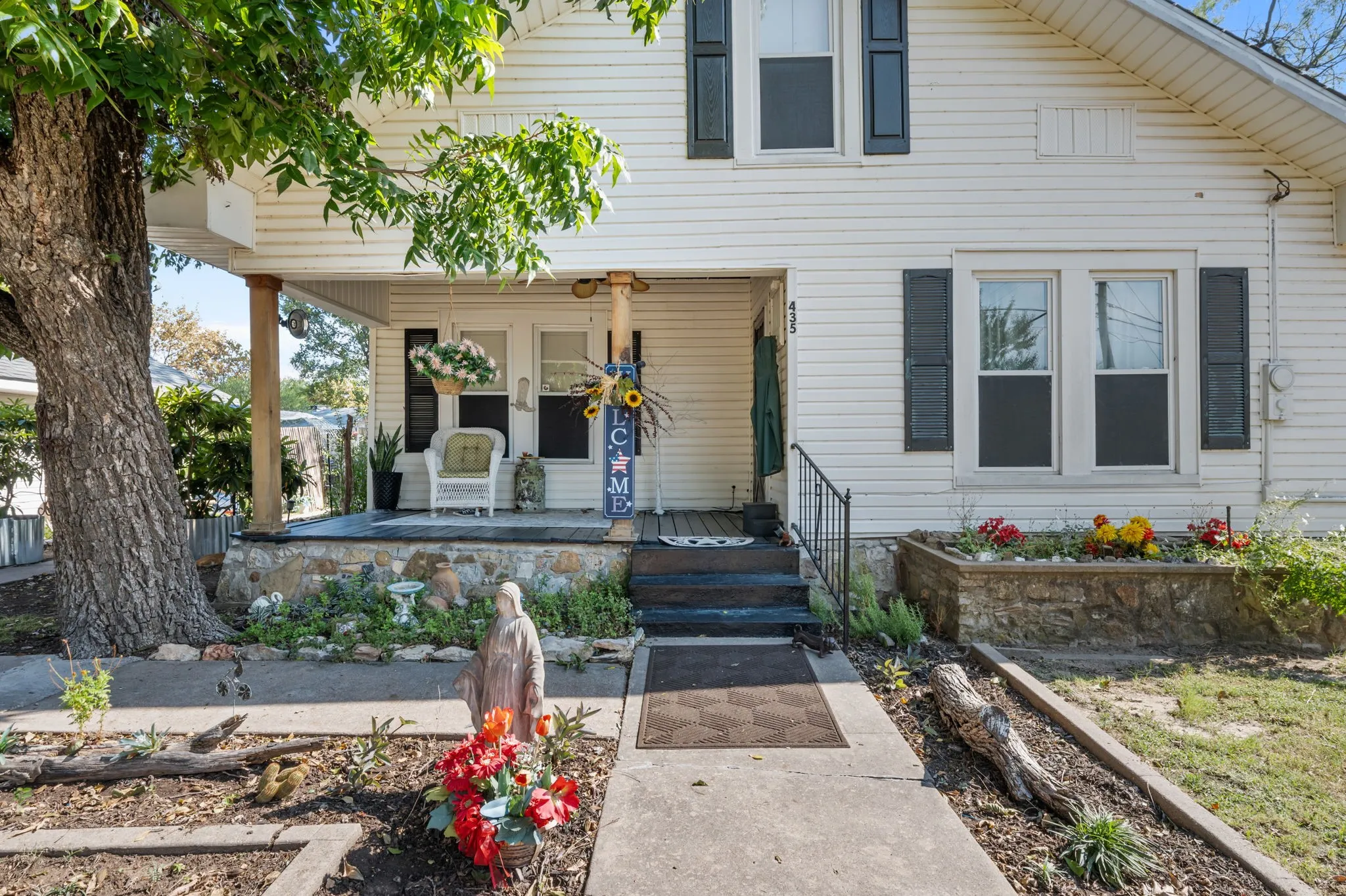 Single Family Residence For Sale in Palo Pinto County , 435 Elm Street, Palo Pinto, Texas 76450, 2 Bedroom, 1 Bathroom, 1 Garage spaces, 1,596 Sqft, built in 1910, mls#21371705, Real Estate Agent in Palo Pinto, Homes For Sale in Palo Pinto county, Homes For Sale in Palo Pinto, Realtor in Palo Pinto Texas, Real Estate Brokerage Independent Realty Texas, Luminita Cordes Realtor