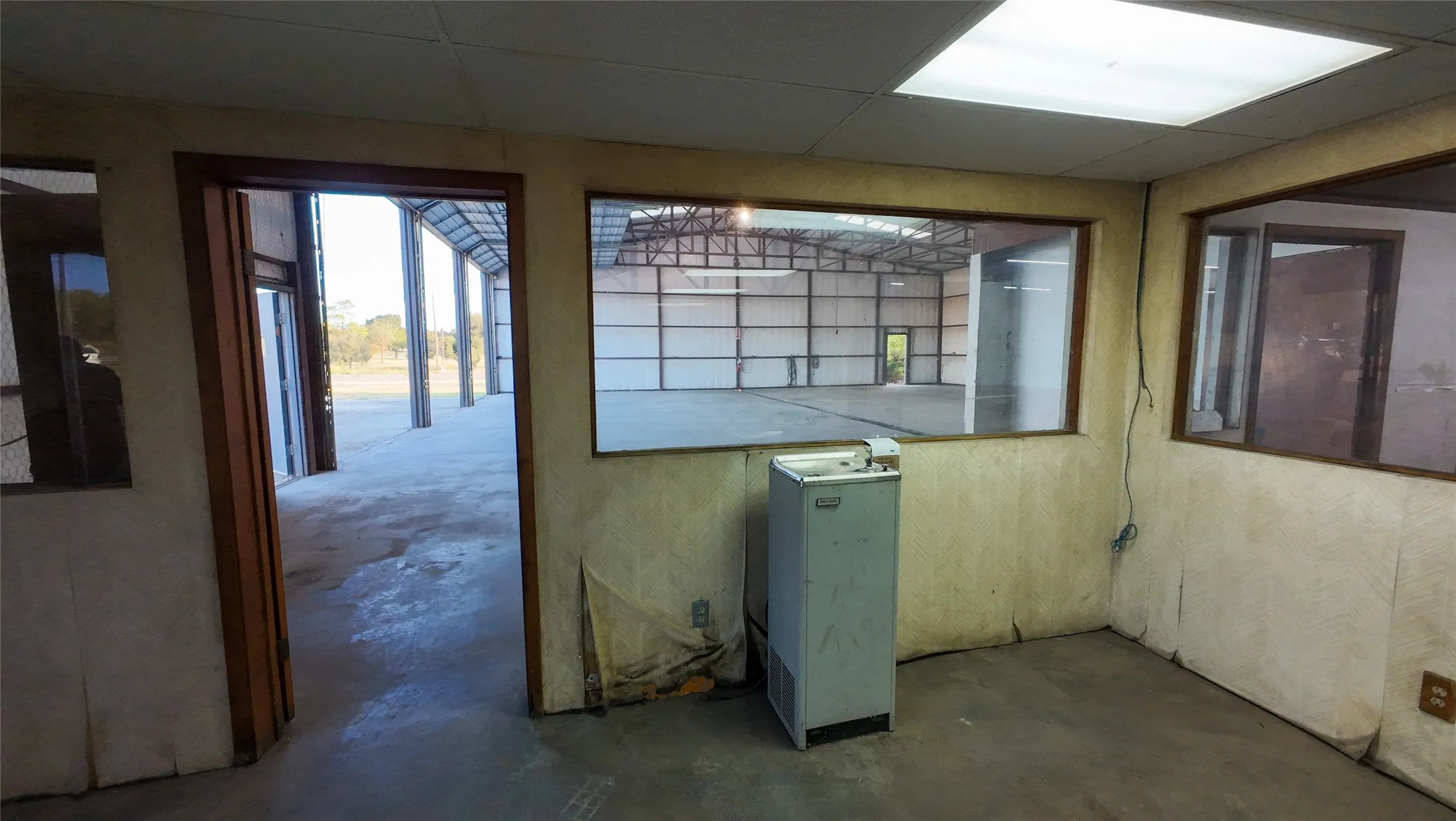 Industrial For Sale in Palo Pinto County , 105 Factory Outlet Avenue, Mineral Wells, Texas 76067, 0, 0, Garage spaces, 0 Sqft, built in 1986, mls#21383935, Real Estate Agent in Mineral Wells, Homes For Sale in Palo Pinto county, Homes For Sale in Mineral Wells, Realtor in Mineral Wells Texas, Real Estate Brokerage Independent Realty Texas, Luminita Cordes Realtor