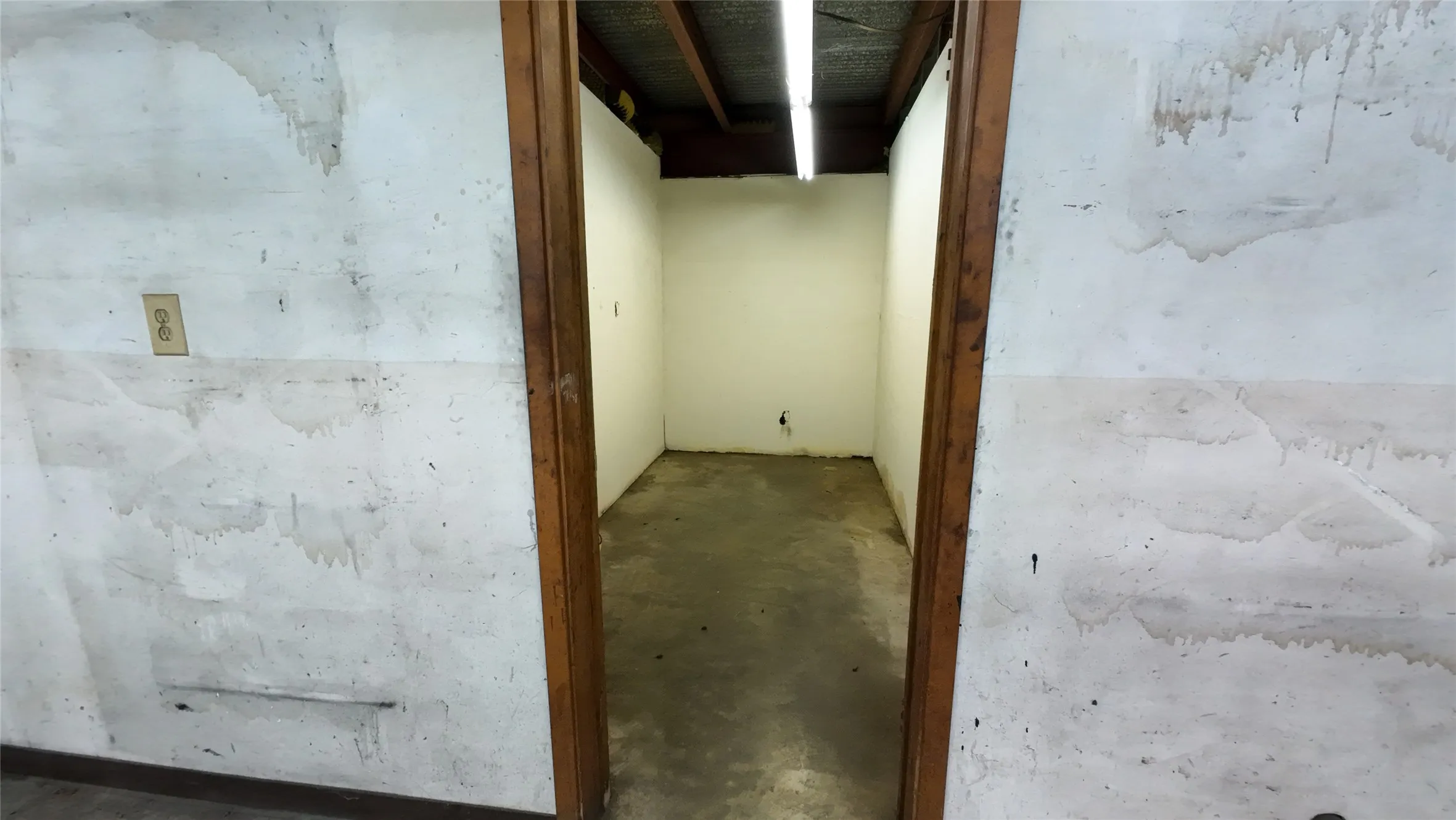 Industrial For Sale in Palo Pinto County , 105 Factory Outlet Avenue, Mineral Wells, Texas 76067, 0, 0, Garage spaces, 0 Sqft, built in 1986, mls#21383935, Real Estate Agent in Mineral Wells, Homes For Sale in Palo Pinto county, Homes For Sale in Mineral Wells, Realtor in Mineral Wells Texas, Real Estate Brokerage Independent Realty Texas, Luminita Cordes Realtor