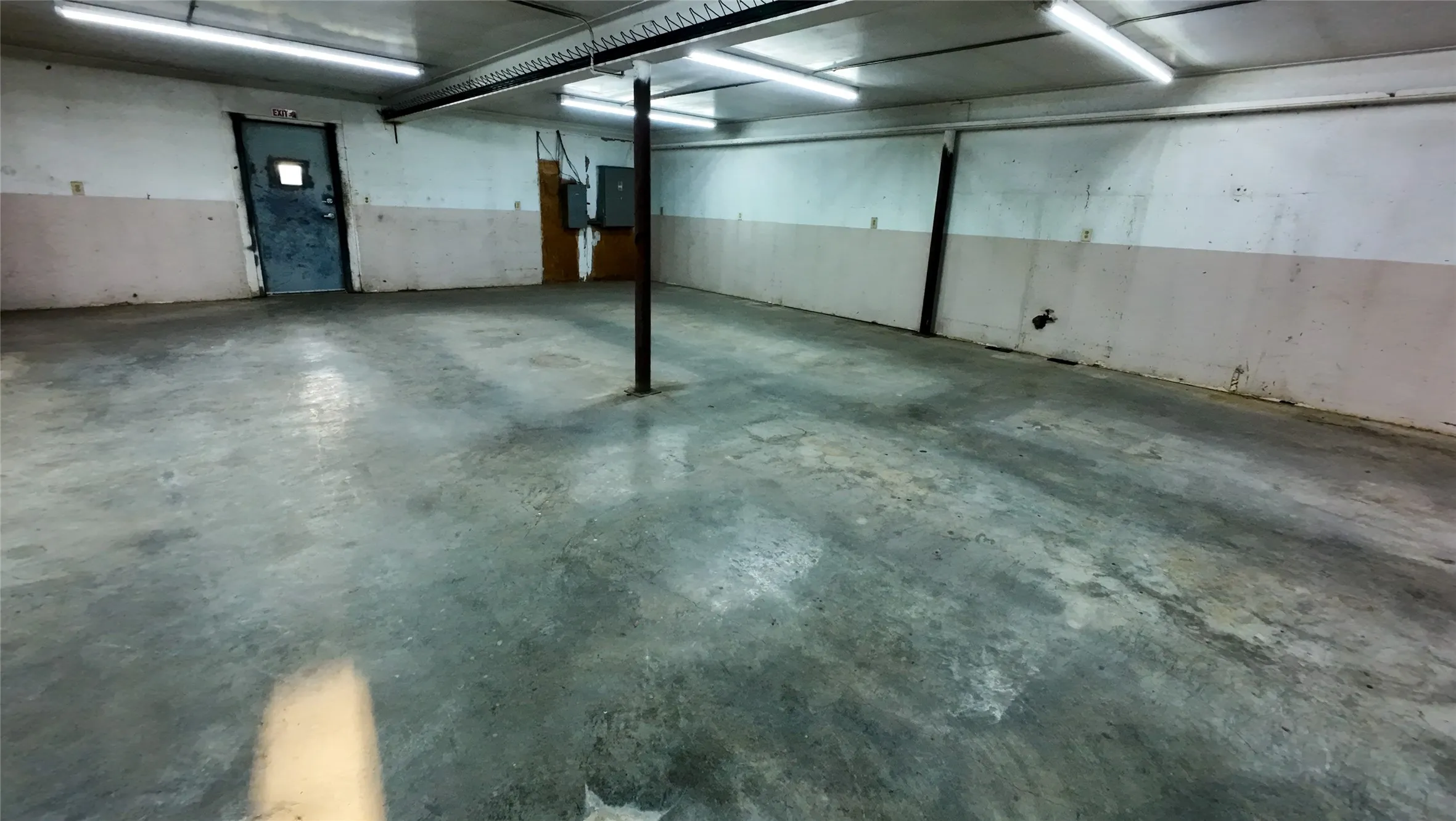 Industrial For Sale in Palo Pinto County , 105 Factory Outlet Avenue, Mineral Wells, Texas 76067, 0, 0, Garage spaces, 0 Sqft, built in 1986, mls#21383935, Real Estate Agent in Mineral Wells, Homes For Sale in Palo Pinto county, Homes For Sale in Mineral Wells, Realtor in Mineral Wells Texas, Real Estate Brokerage Independent Realty Texas, Luminita Cordes Realtor