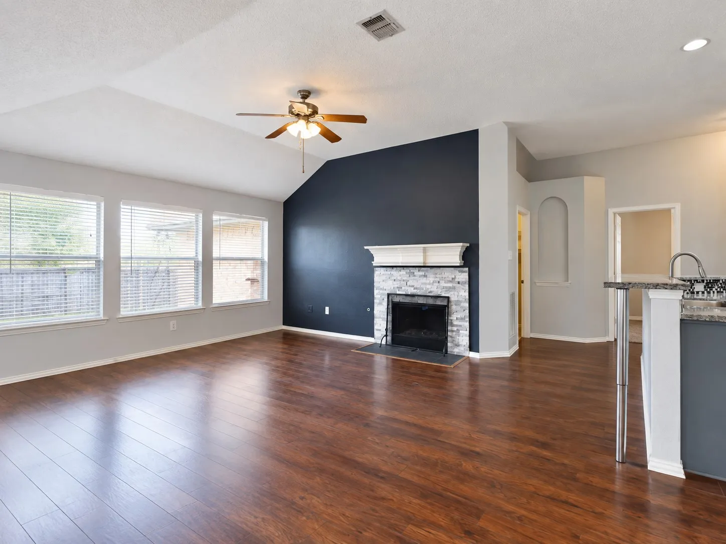 Single Family Residence For Sale in Collin County , 4502 Highlands Drive, Mc Kinney, Texas 75070, 3 Bedroom, 2 Bathroom, 2 Garage spaces, 1,669 Sqft, built in 1996, mls#21384606, Real Estate Agent in Mc Kinney, Homes For Sale in Collin county, Homes For Sale in Mc Kinney, Realtor in Mc Kinney Texas, Real Estate Brokerage Independent Realty Texas, Luminita Cordes Realtor