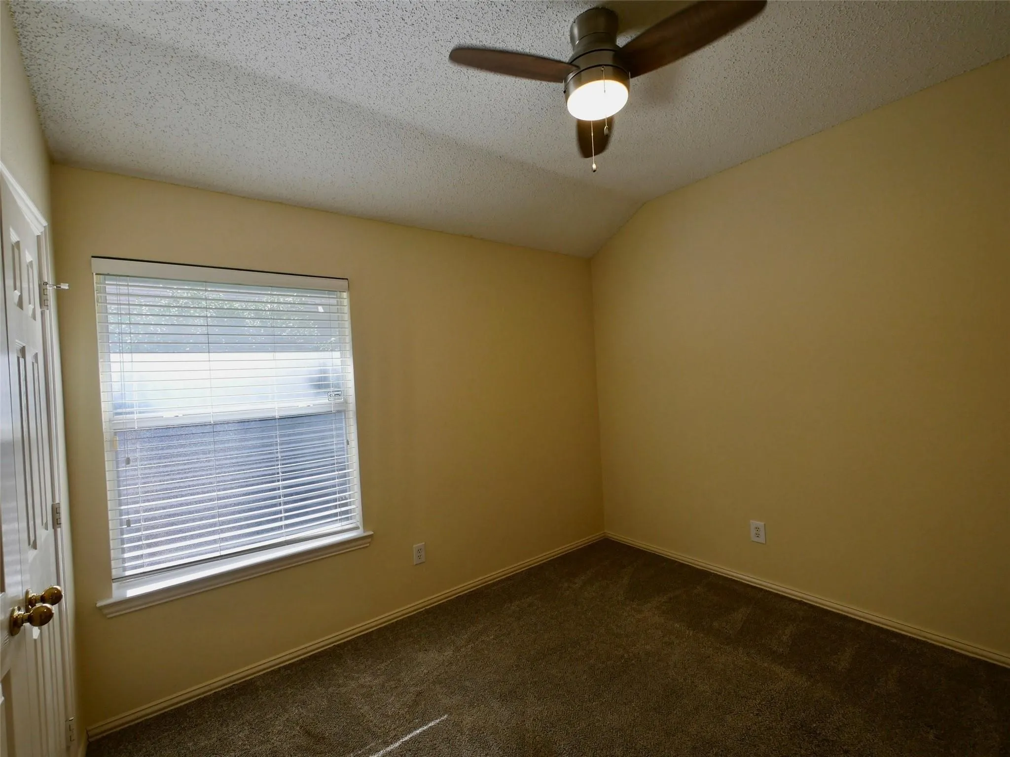 Single Family Residence For Sale in Collin County , 4502 Highlands Drive, Mc Kinney, Texas 75070, 3 Bedroom, 2 Bathroom, 2 Garage spaces, 1,669 Sqft, built in 1996, mls#21384606, Real Estate Agent in Mc Kinney, Homes For Sale in Collin county, Homes For Sale in Mc Kinney, Realtor in Mc Kinney Texas, Real Estate Brokerage Independent Realty Texas, Luminita Cordes Realtor