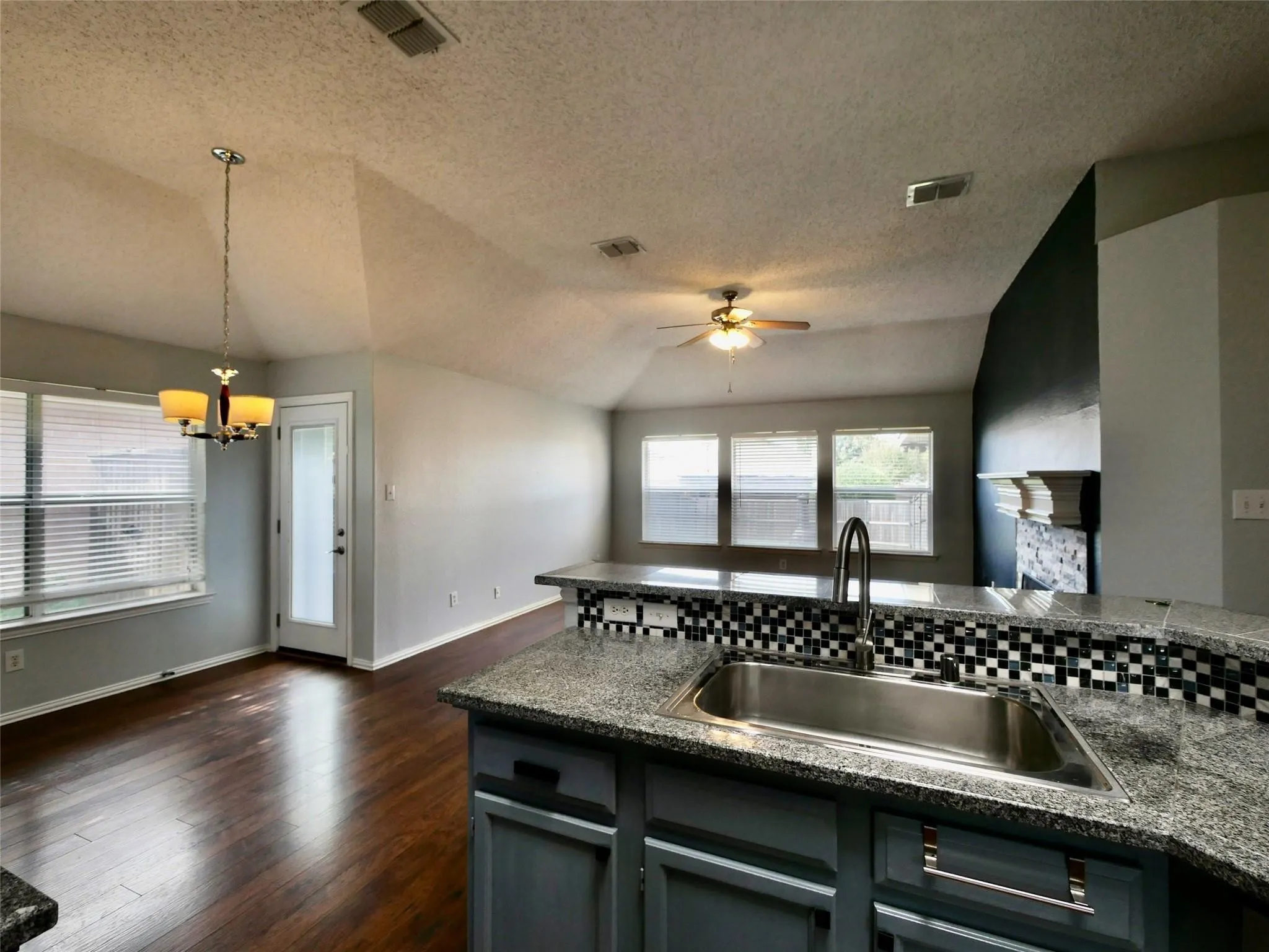 Single Family Residence For Sale in Collin County , 4502 Highlands Drive, Mc Kinney, Texas 75070, 3 Bedroom, 2 Bathroom, 2 Garage spaces, 1,669 Sqft, built in 1996, mls#21384606, Real Estate Agent in Mc Kinney, Homes For Sale in Collin county, Homes For Sale in Mc Kinney, Realtor in Mc Kinney Texas, Real Estate Brokerage Independent Realty Texas, Luminita Cordes Realtor