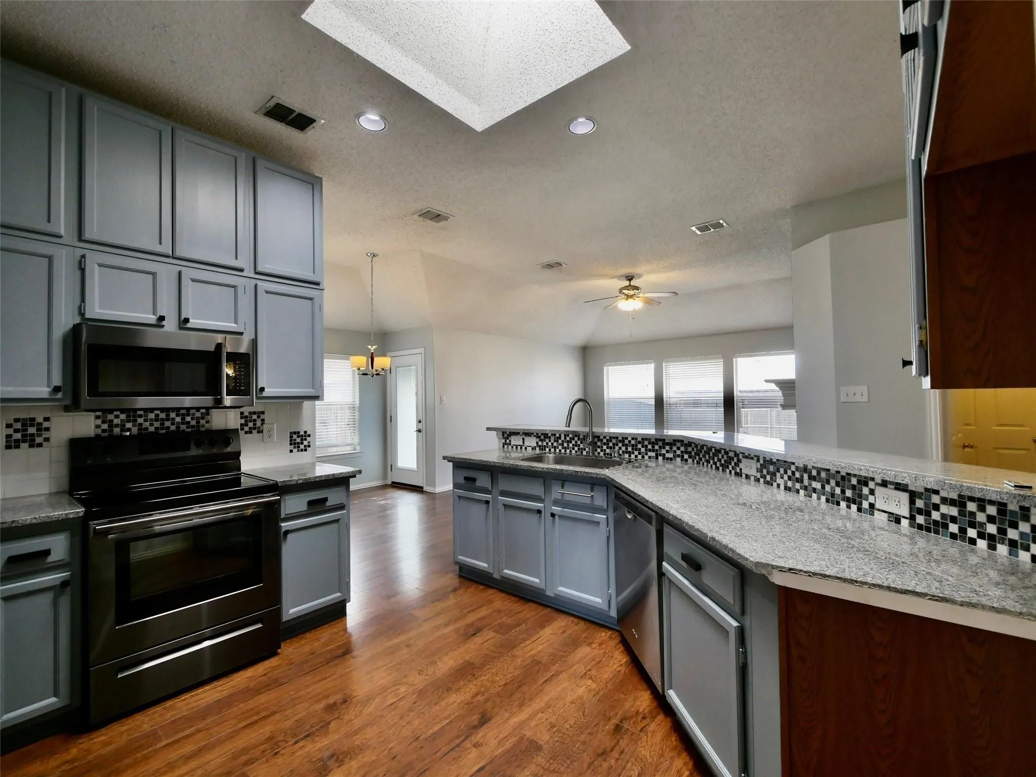 Single Family Residence For Sale in Collin County , 4502 Highlands Drive, Mc Kinney, Texas 75070, 3 Bedroom, 2 Bathroom, 2 Garage spaces, 1,669 Sqft, built in 1996, mls#21384606, Real Estate Agent in Mc Kinney, Homes For Sale in Collin county, Homes For Sale in Mc Kinney, Realtor in Mc Kinney Texas, Real Estate Brokerage Independent Realty Texas, Luminita Cordes Realtor