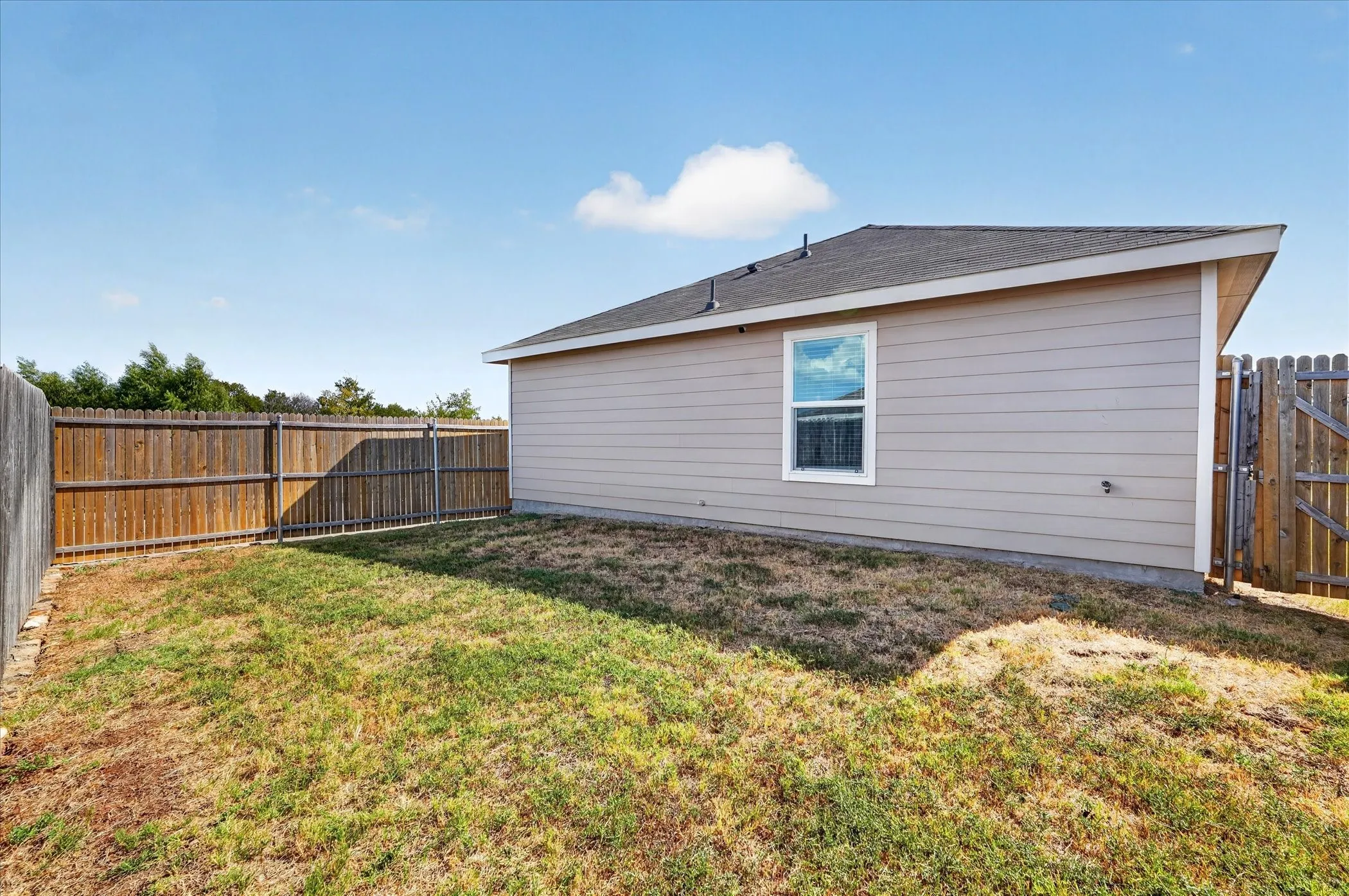 Single Family Residence For Sale in Kaufman County , 2502 Coronado Way, Crandall, Texas 75114, 3 Bedroom, 2 Bathroom, 2 Garage spaces, 1,450 Sqft, built in 2022, mls#21385254, Real Estate Agent in Crandall, Homes For Sale in Kaufman county, Homes For Sale in Crandall, Realtor in Crandall Texas, Real Estate Brokerage Independent Realty Texas, Luminita Cordes Realtor