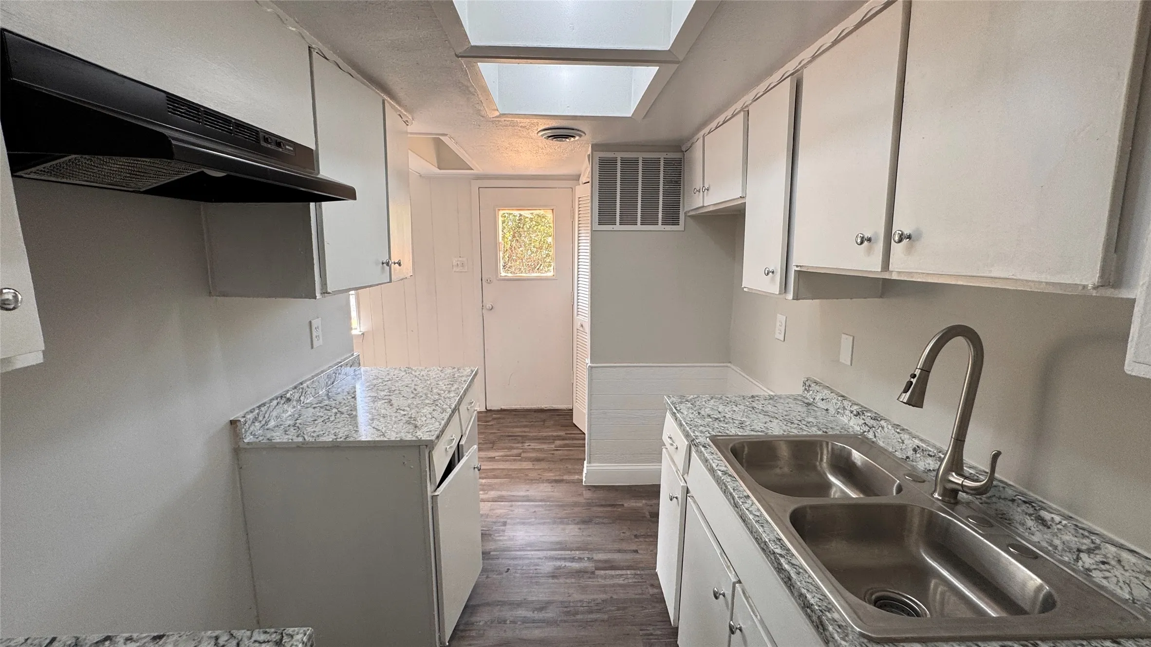 Single Family Residence For Rent in Dallas County , 1247 Seminole Drive, Dallas, Texas 75217, 4 Bedroom, 2 Bathroom, Garage spaces, 1,388 Sqft, built in 1973, mls#21385256, Real Estate Agent in Dallas, Homes For Rent in Dallas county, Homes For Rent in Dallas, Realtor in Dallas Texas, Real Estate Brokerage Independent Realty Texas, Luminita Cordes Realtor