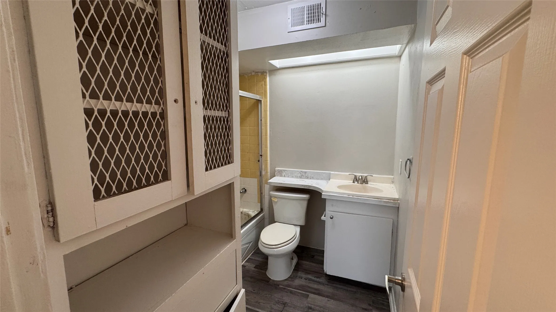 Single Family Residence For Rent in Dallas County , 1247 Seminole Drive, Dallas, Texas 75217, 4 Bedroom, 2 Bathroom, Garage spaces, 1,388 Sqft, built in 1973, mls#21385256, Real Estate Agent in Dallas, Homes For Rent in Dallas county, Homes For Rent in Dallas, Realtor in Dallas Texas, Real Estate Brokerage Independent Realty Texas, Luminita Cordes Realtor