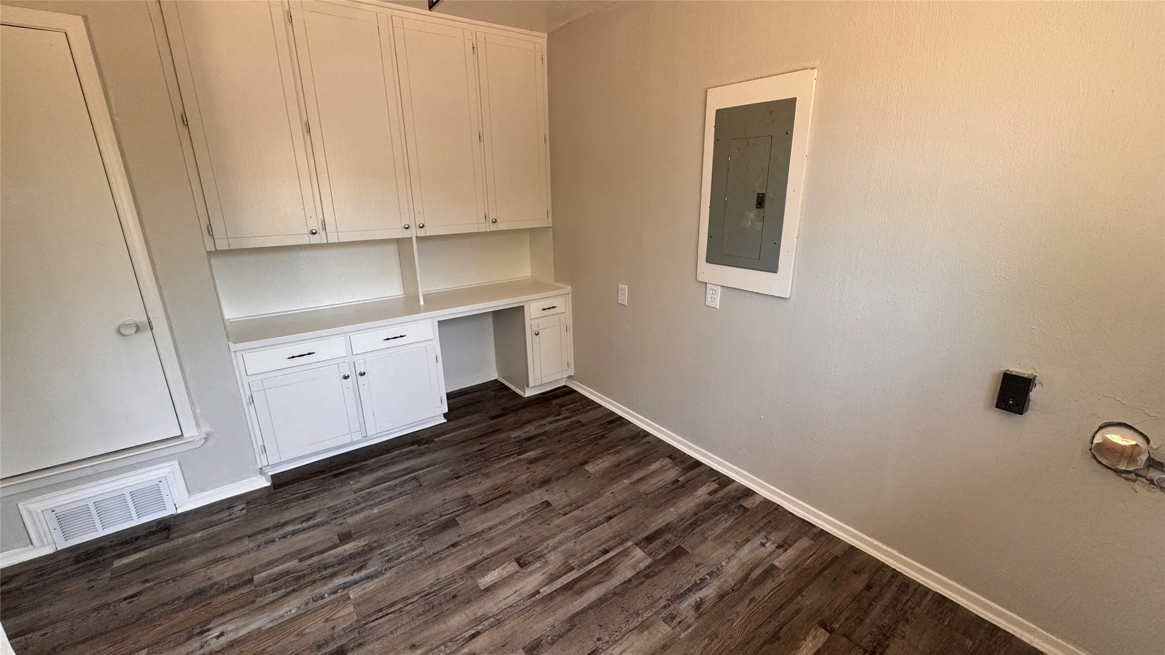 Single Family Residence For Rent in Dallas County , 1247 Seminole Drive, Dallas, Texas 75217, 4 Bedroom, 2 Bathroom, Garage spaces, 1,388 Sqft, built in 1973, mls#21385256, Real Estate Agent in Dallas, Homes For Rent in Dallas county, Homes For Rent in Dallas, Realtor in Dallas Texas, Real Estate Brokerage Independent Realty Texas, Luminita Cordes Realtor