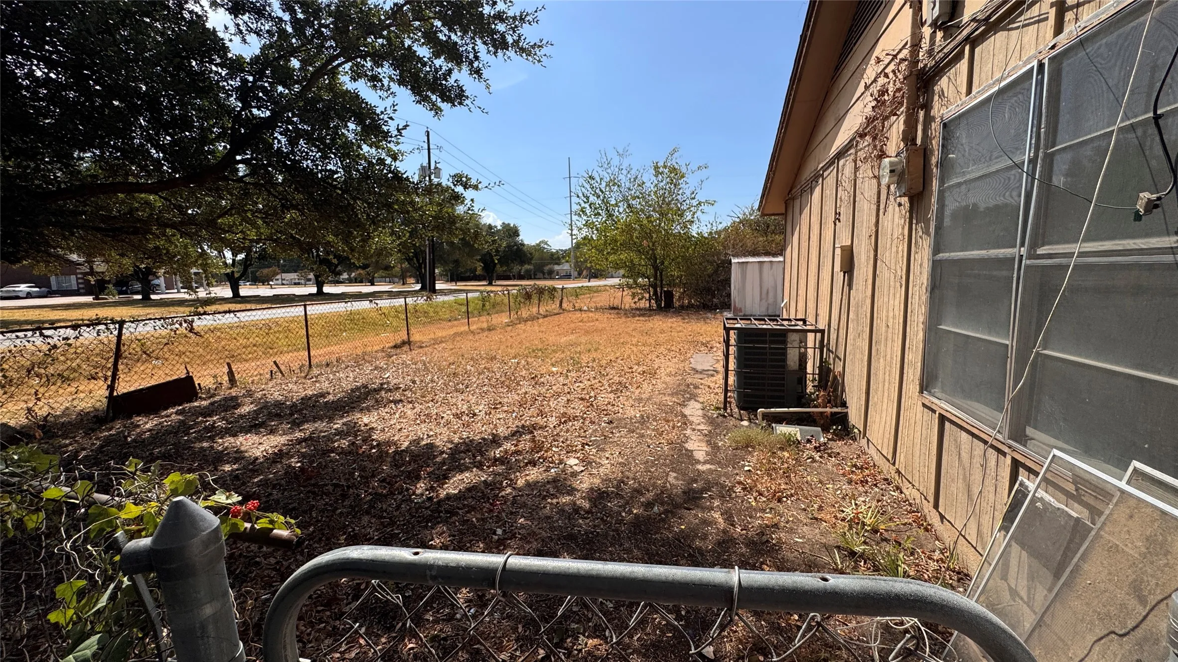 Single Family Residence For Rent in Dallas County , 1247 Seminole Drive, Dallas, Texas 75217, 4 Bedroom, 2 Bathroom, Garage spaces, 1,388 Sqft, built in 1973, mls#21385256, Real Estate Agent in Dallas, Homes For Rent in Dallas county, Homes For Rent in Dallas, Realtor in Dallas Texas, Real Estate Brokerage Independent Realty Texas, Luminita Cordes Realtor