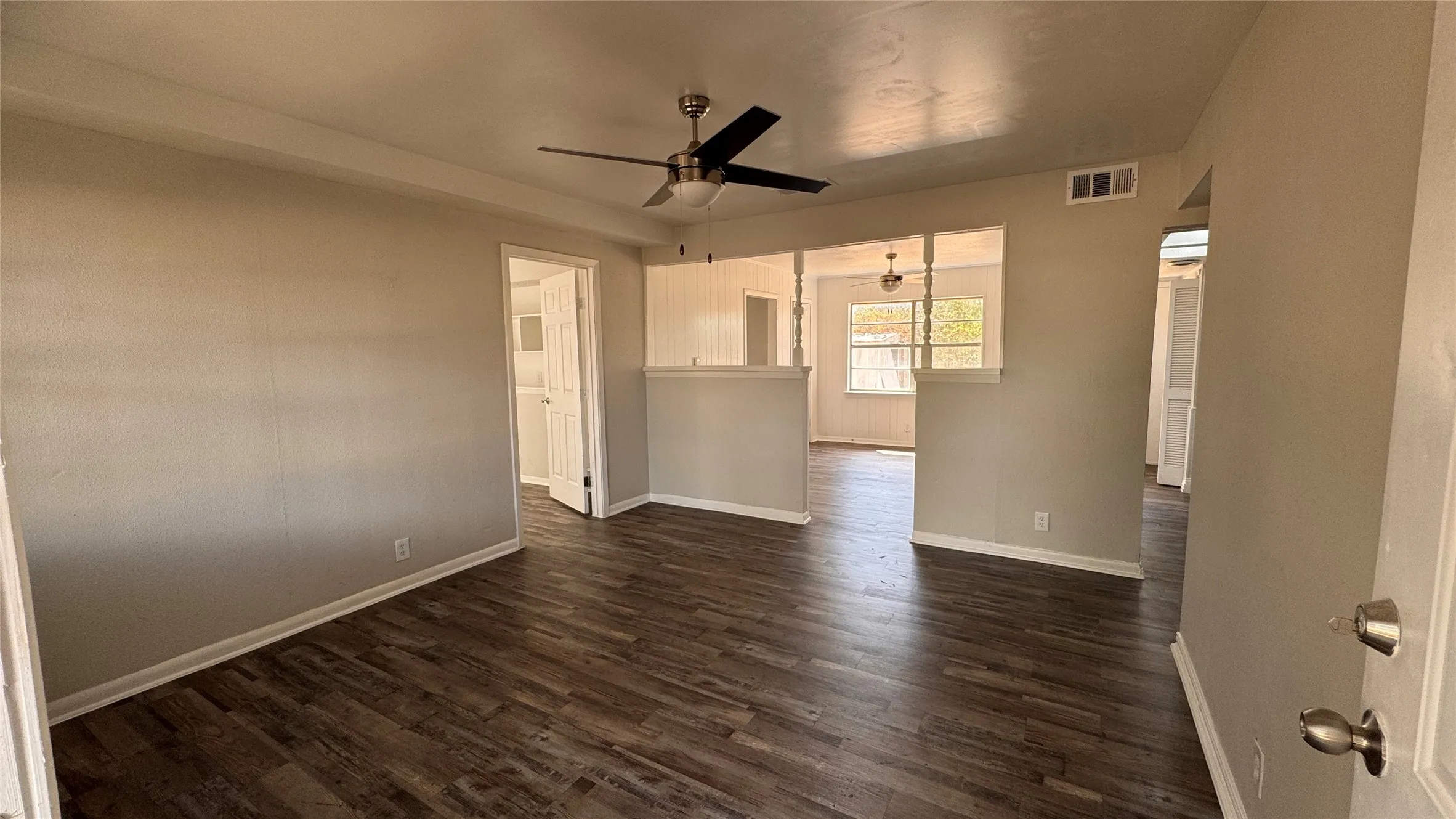 Single Family Residence For Rent in Dallas County , 1247 Seminole Drive, Dallas, Texas 75217, 4 Bedroom, 2 Bathroom, Garage spaces, 1,388 Sqft, built in 1973, mls#21385256, Real Estate Agent in Dallas, Homes For Rent in Dallas county, Homes For Rent in Dallas, Realtor in Dallas Texas, Real Estate Brokerage Independent Realty Texas, Luminita Cordes Realtor