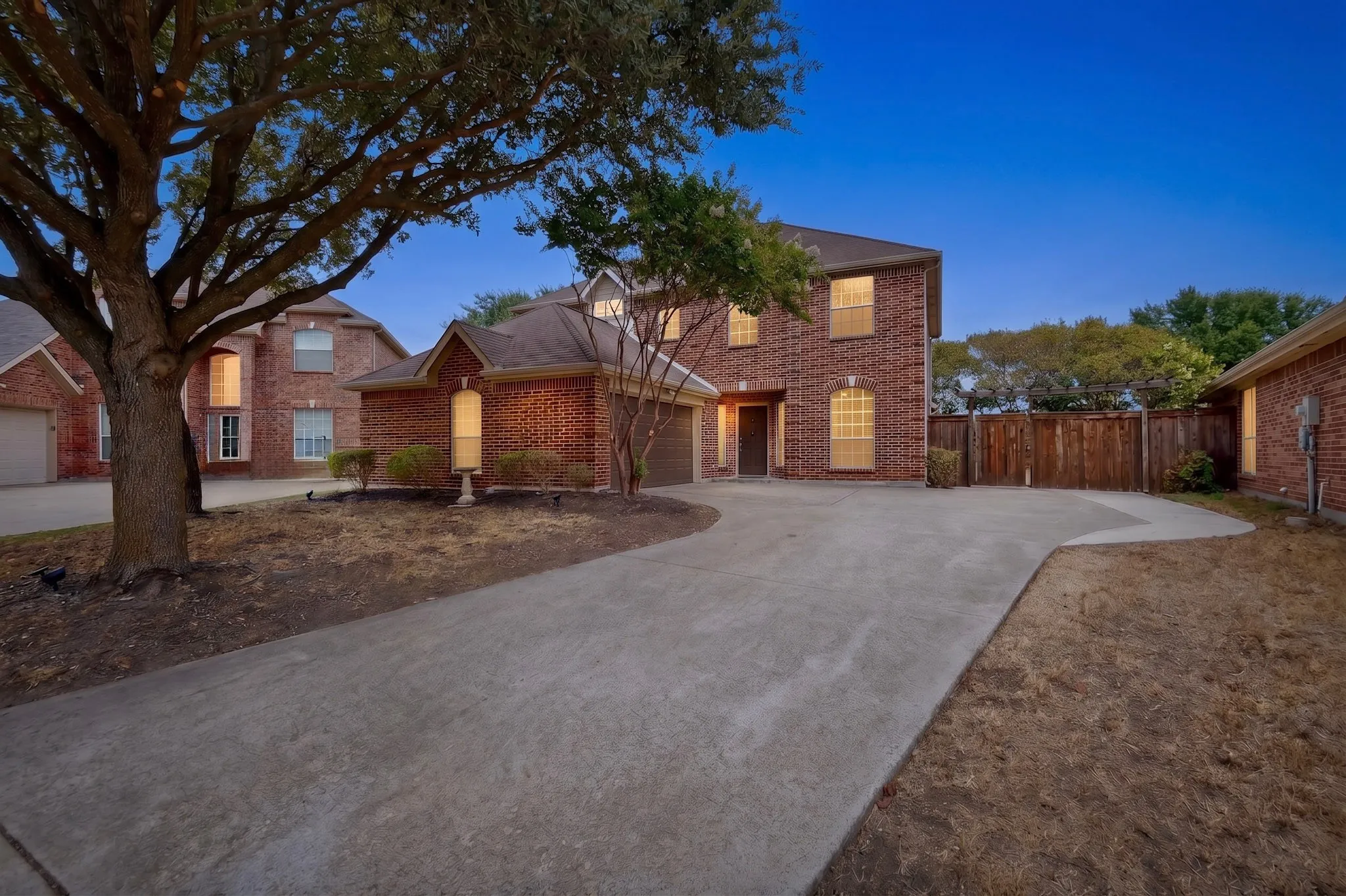 Single Family Residence For Sale in Ellis County , 109 Evening Star Circle, Red Oak, Texas 75154, 4 Bedroom, 3 Bathroom, 2 Garage spaces, 2,419 Sqft, built in 2005, mls#21385156, Real Estate Agent in Red Oak, Homes For Sale in Ellis county, Homes For Sale in Red Oak, Realtor in Red Oak Texas, Real Estate Brokerage Independent Realty Texas, Luminita Cordes Realtor