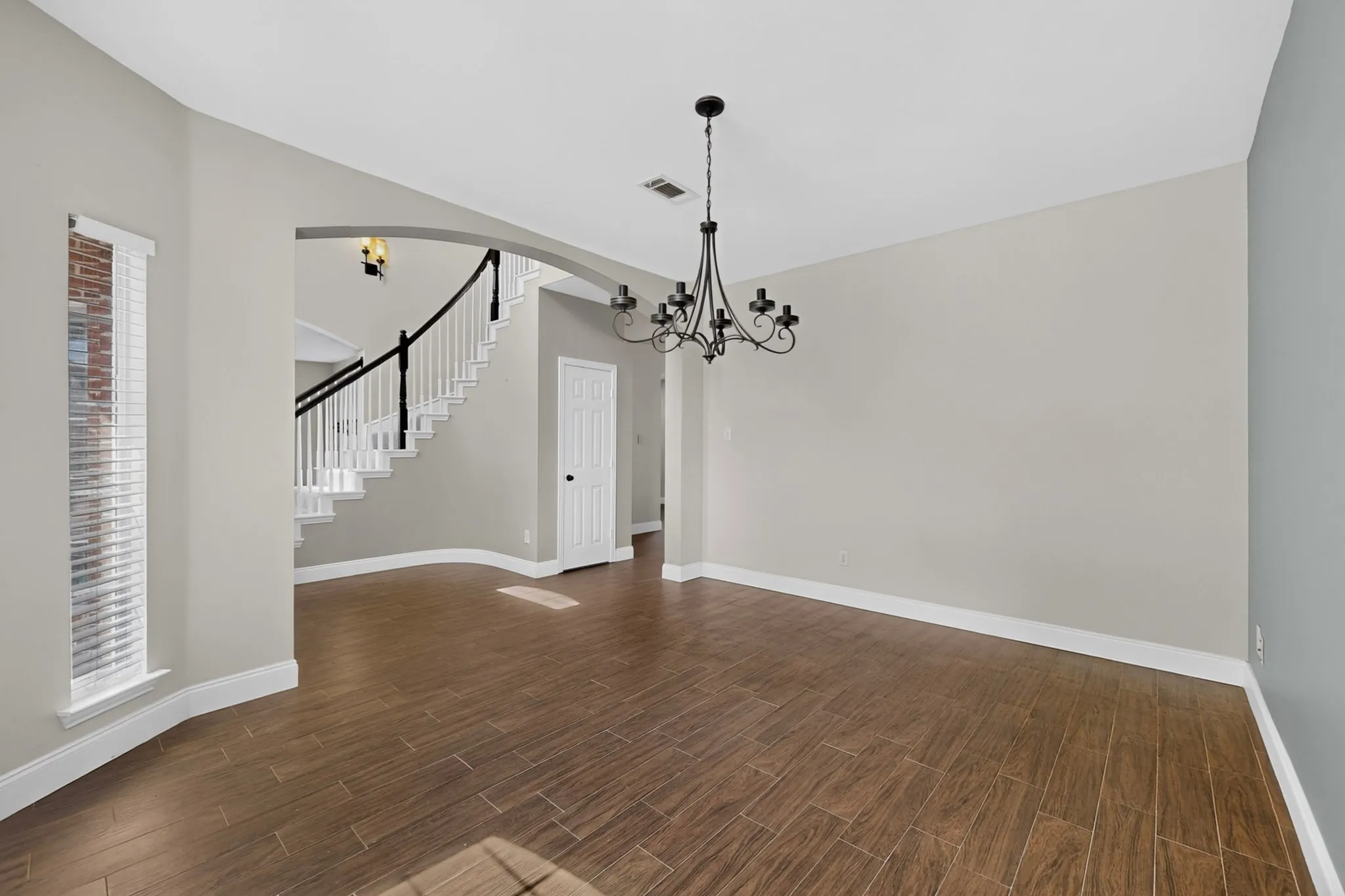Single Family Residence For Sale in Ellis County , 109 Evening Star Circle, Red Oak, Texas 75154, 4 Bedroom, 3 Bathroom, 2 Garage spaces, 2,419 Sqft, built in 2005, mls#21385156, Real Estate Agent in Red Oak, Homes For Sale in Ellis county, Homes For Sale in Red Oak, Realtor in Red Oak Texas, Real Estate Brokerage Independent Realty Texas, Luminita Cordes Realtor