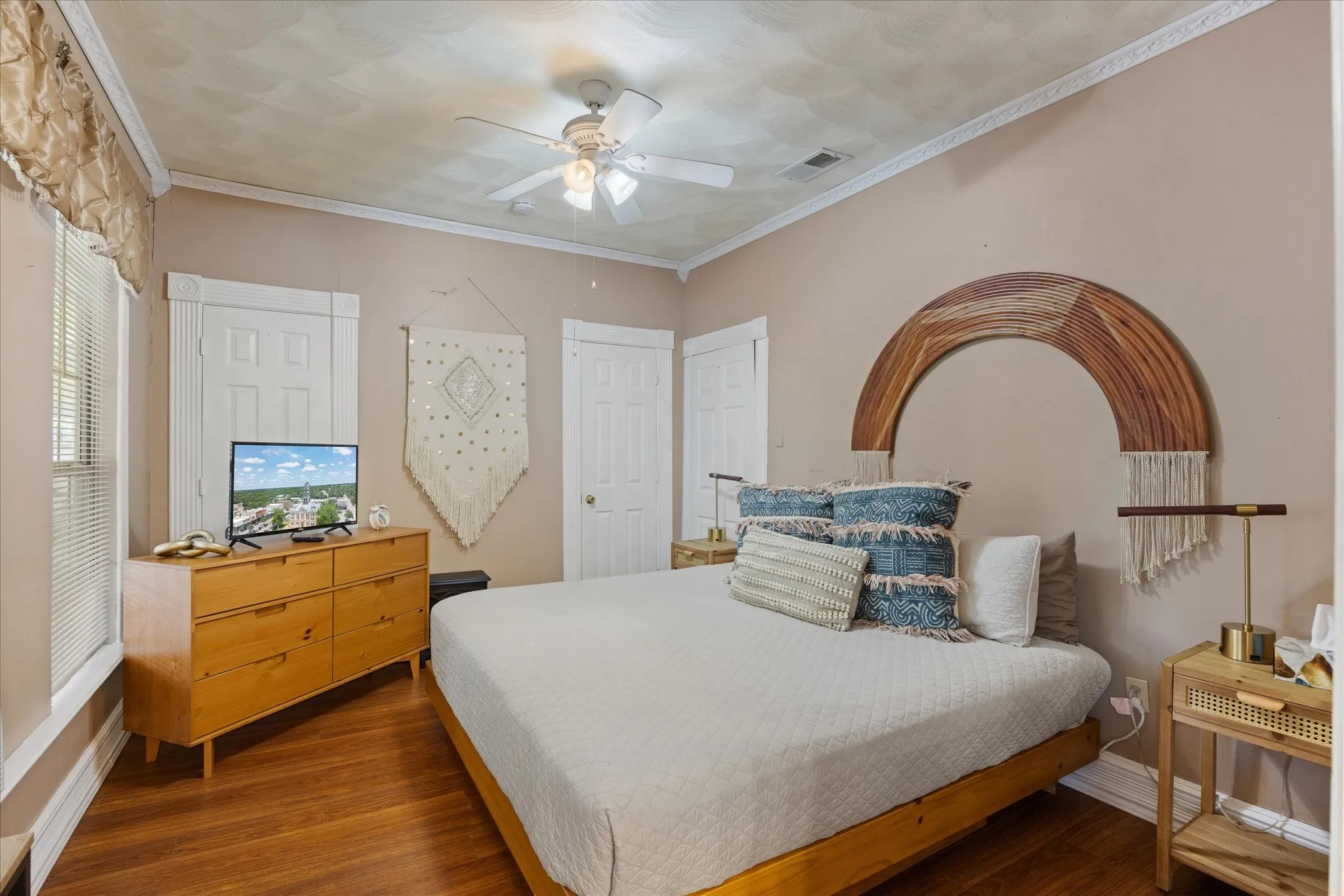 For Sale in Hood County , 1002 W Pearl Street, Granbury, Texas 76048, 6 Bedroom, 6 Bathroom, Garage spaces, 0 Sqft, built in 1910, mls#21385259, Real Estate Agent in Granbury, Homes For Sale in Hood county, Homes For Sale in Granbury, Realtor in Granbury Texas, Real Estate Brokerage Independent Realty Texas, Luminita Cordes Realtor