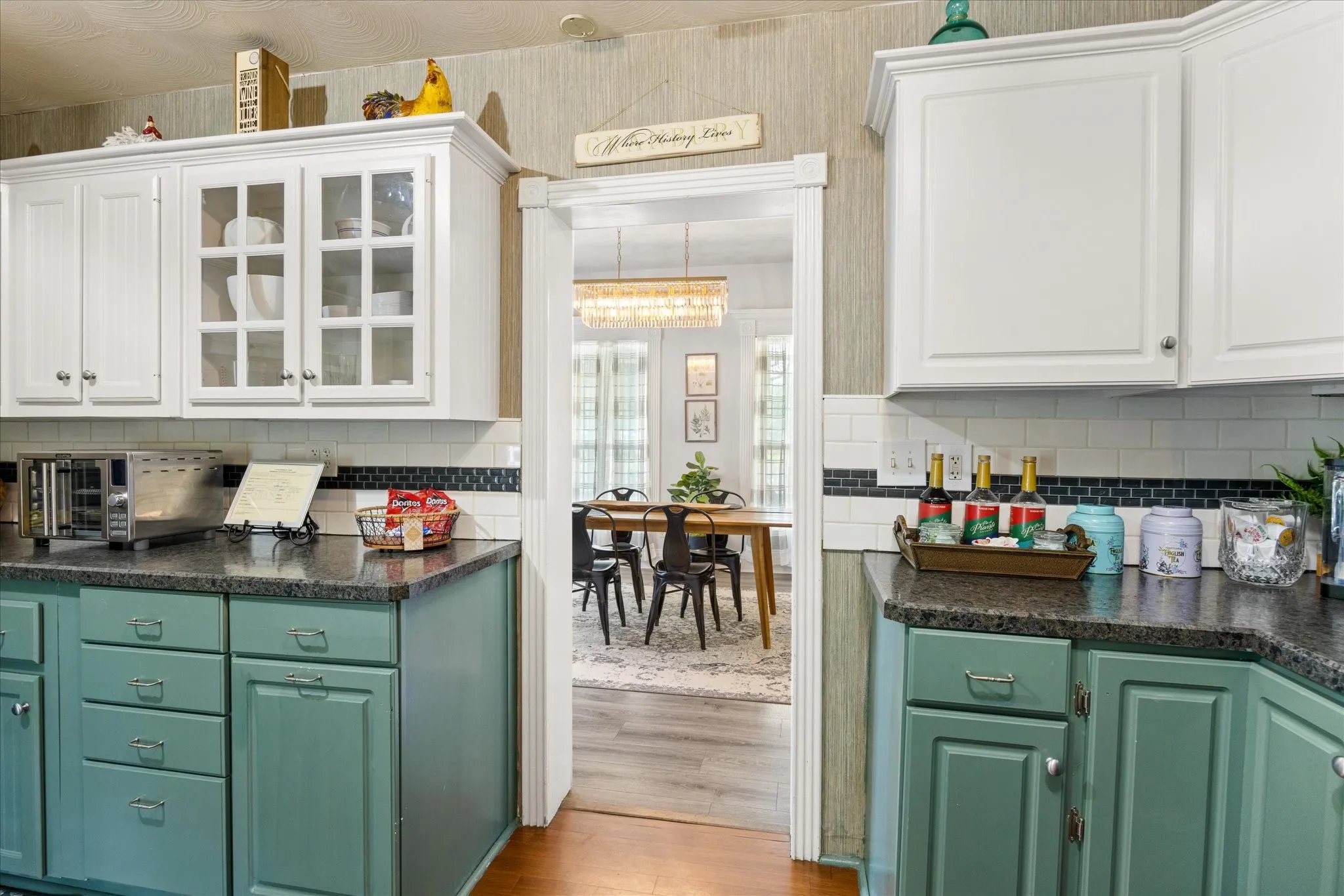 For Sale in Hood County , 1002 W Pearl Street, Granbury, Texas 76048, 6 Bedroom, 6 Bathroom, Garage spaces, 0 Sqft, built in 1910, mls#21385259, Real Estate Agent in Granbury, Homes For Sale in Hood county, Homes For Sale in Granbury, Realtor in Granbury Texas, Real Estate Brokerage Independent Realty Texas, Luminita Cordes Realtor