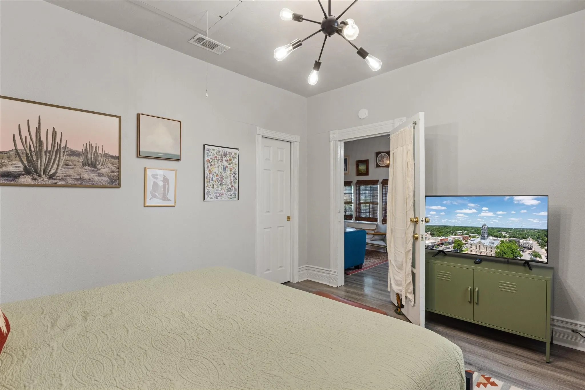 For Sale in Hood County , 1002 W Pearl Street, Granbury, Texas 76048, 6 Bedroom, 6 Bathroom, Garage spaces, 0 Sqft, built in 1910, mls#21385259, Real Estate Agent in Granbury, Homes For Sale in Hood county, Homes For Sale in Granbury, Realtor in Granbury Texas, Real Estate Brokerage Independent Realty Texas, Luminita Cordes Realtor