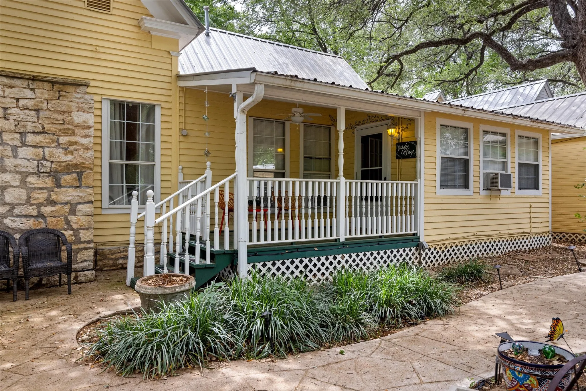 For Sale in Hood County , 1002 W Pearl Street, Granbury, Texas 76048, 6 Bedroom, 6 Bathroom, Garage spaces, 0 Sqft, built in 1910, mls#21385259, Real Estate Agent in Granbury, Homes For Sale in Hood county, Homes For Sale in Granbury, Realtor in Granbury Texas, Real Estate Brokerage Independent Realty Texas, Luminita Cordes Realtor