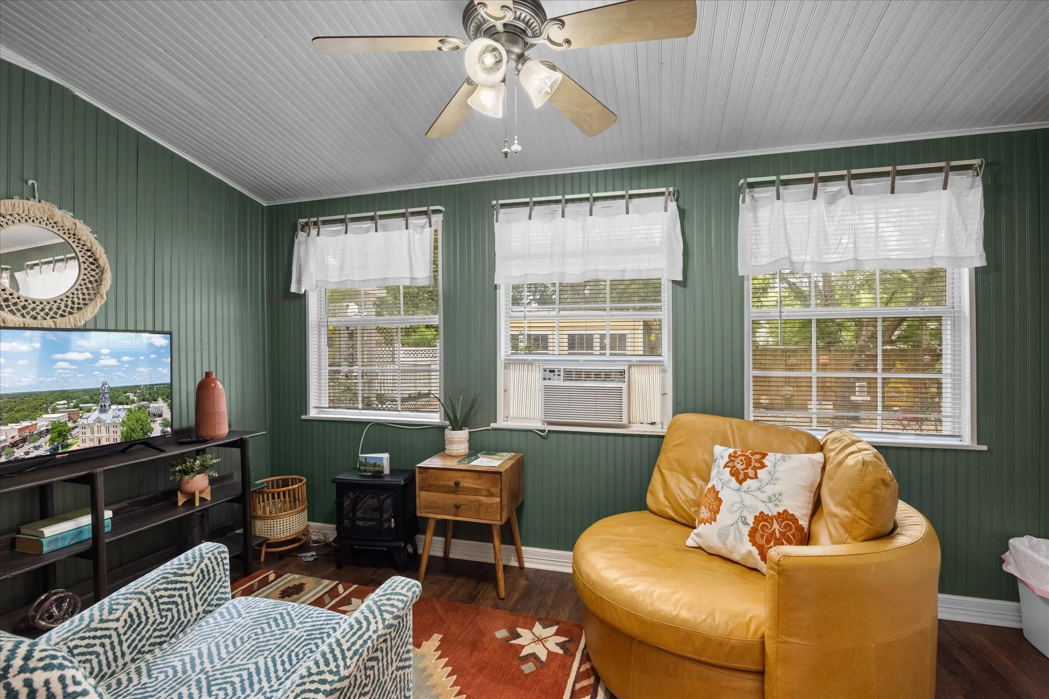 For Sale in Hood County , 1002 W Pearl Street, Granbury, Texas 76048, 6 Bedroom, 6 Bathroom, Garage spaces, 0 Sqft, built in 1910, mls#21385259, Real Estate Agent in Granbury, Homes For Sale in Hood county, Homes For Sale in Granbury, Realtor in Granbury Texas, Real Estate Brokerage Independent Realty Texas, Luminita Cordes Realtor