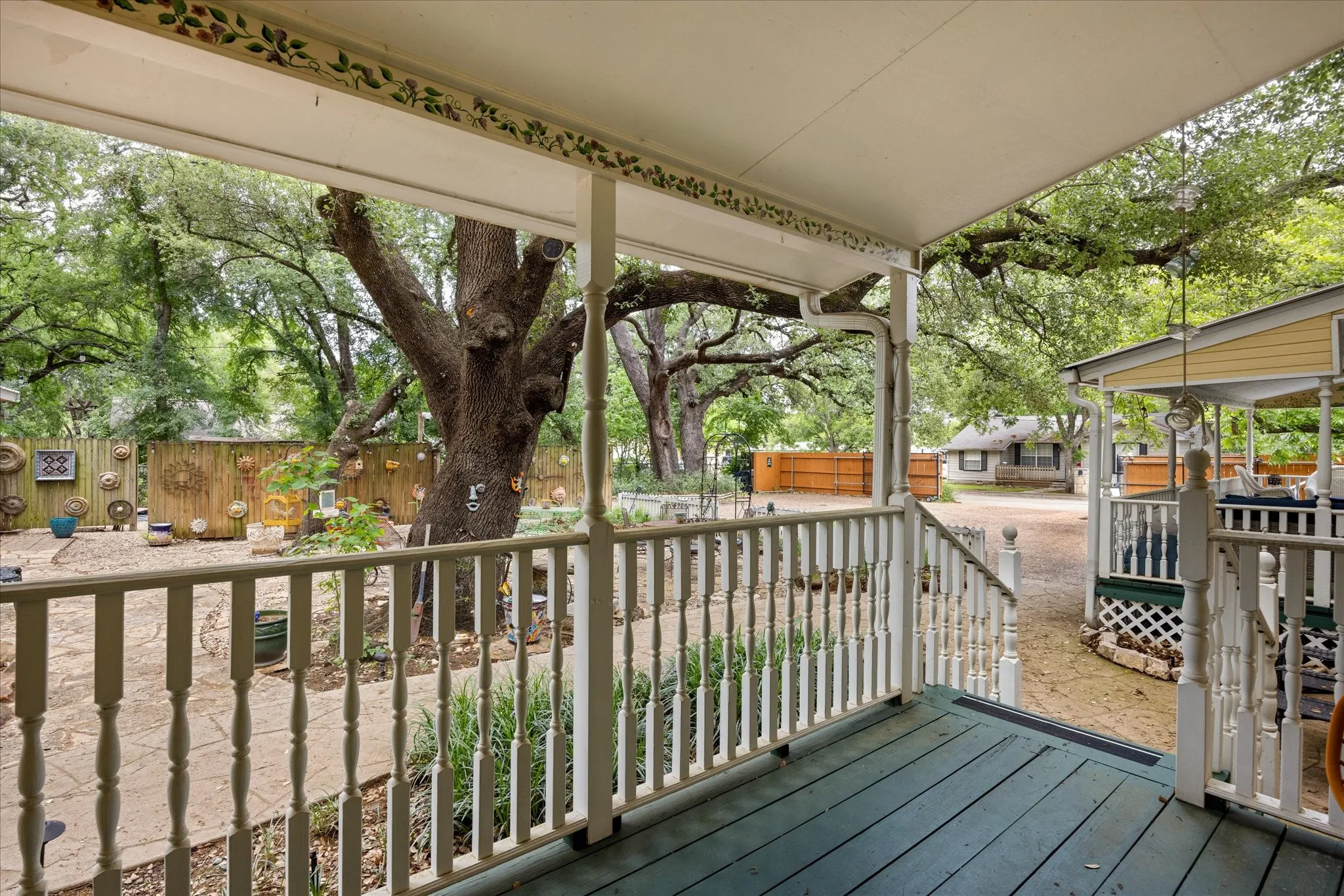 For Sale in Hood County , 1002 W Pearl Street, Granbury, Texas 76048, 6 Bedroom, 6 Bathroom, Garage spaces, 0 Sqft, built in 1910, mls#21385259, Real Estate Agent in Granbury, Homes For Sale in Hood county, Homes For Sale in Granbury, Realtor in Granbury Texas, Real Estate Brokerage Independent Realty Texas, Luminita Cordes Realtor