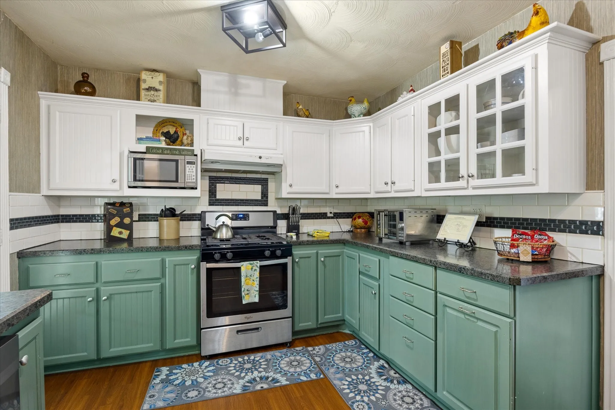 For Sale in Hood County , 1002 W Pearl Street, Granbury, Texas 76048, 6 Bedroom, 6 Bathroom, Garage spaces, 0 Sqft, built in 1910, mls#21385259, Real Estate Agent in Granbury, Homes For Sale in Hood county, Homes For Sale in Granbury, Realtor in Granbury Texas, Real Estate Brokerage Independent Realty Texas, Luminita Cordes Realtor