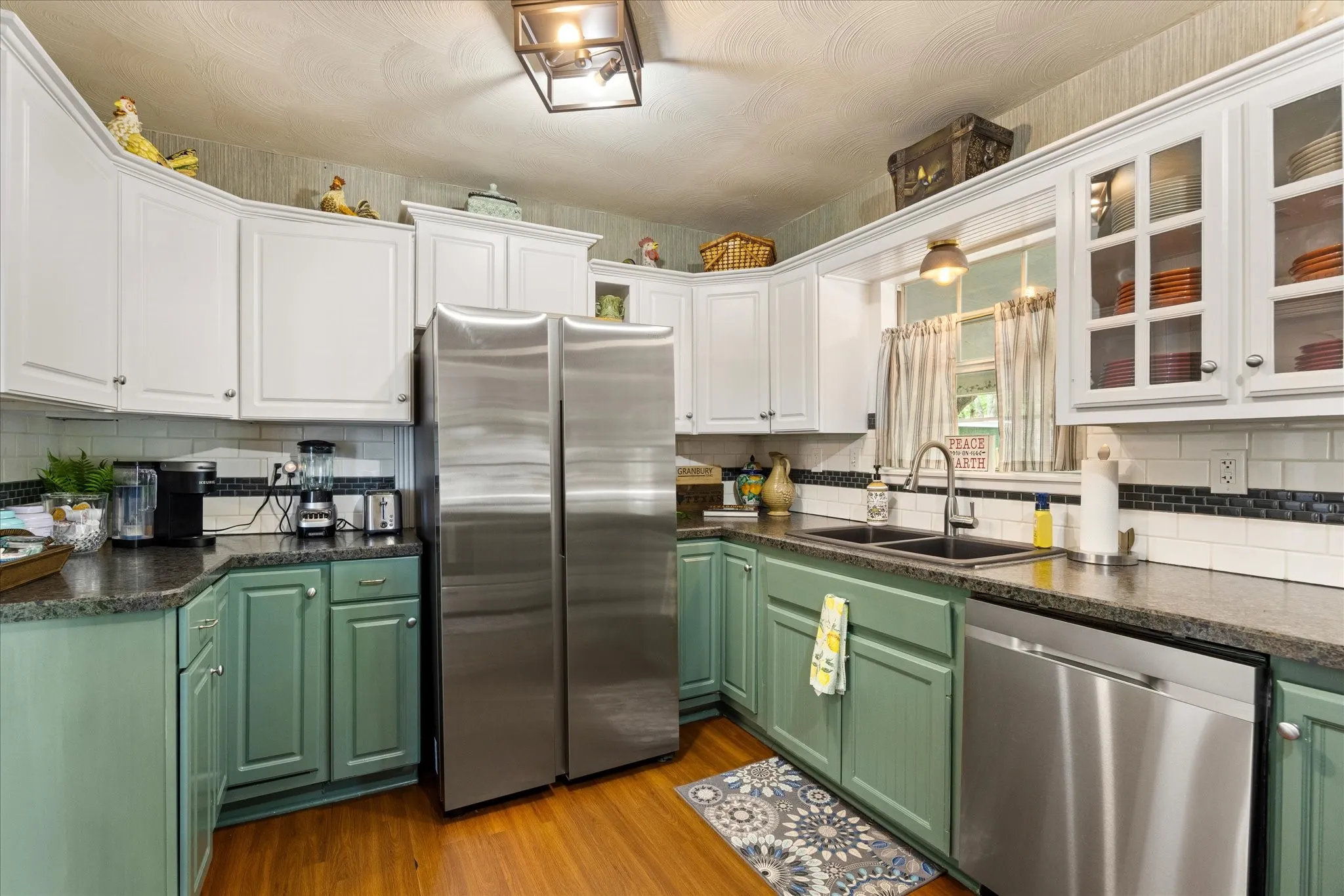 For Sale in Hood County , 1002 W Pearl Street, Granbury, Texas 76048, 6 Bedroom, 6 Bathroom, Garage spaces, 0 Sqft, built in 1910, mls#21385259, Real Estate Agent in Granbury, Homes For Sale in Hood county, Homes For Sale in Granbury, Realtor in Granbury Texas, Real Estate Brokerage Independent Realty Texas, Luminita Cordes Realtor