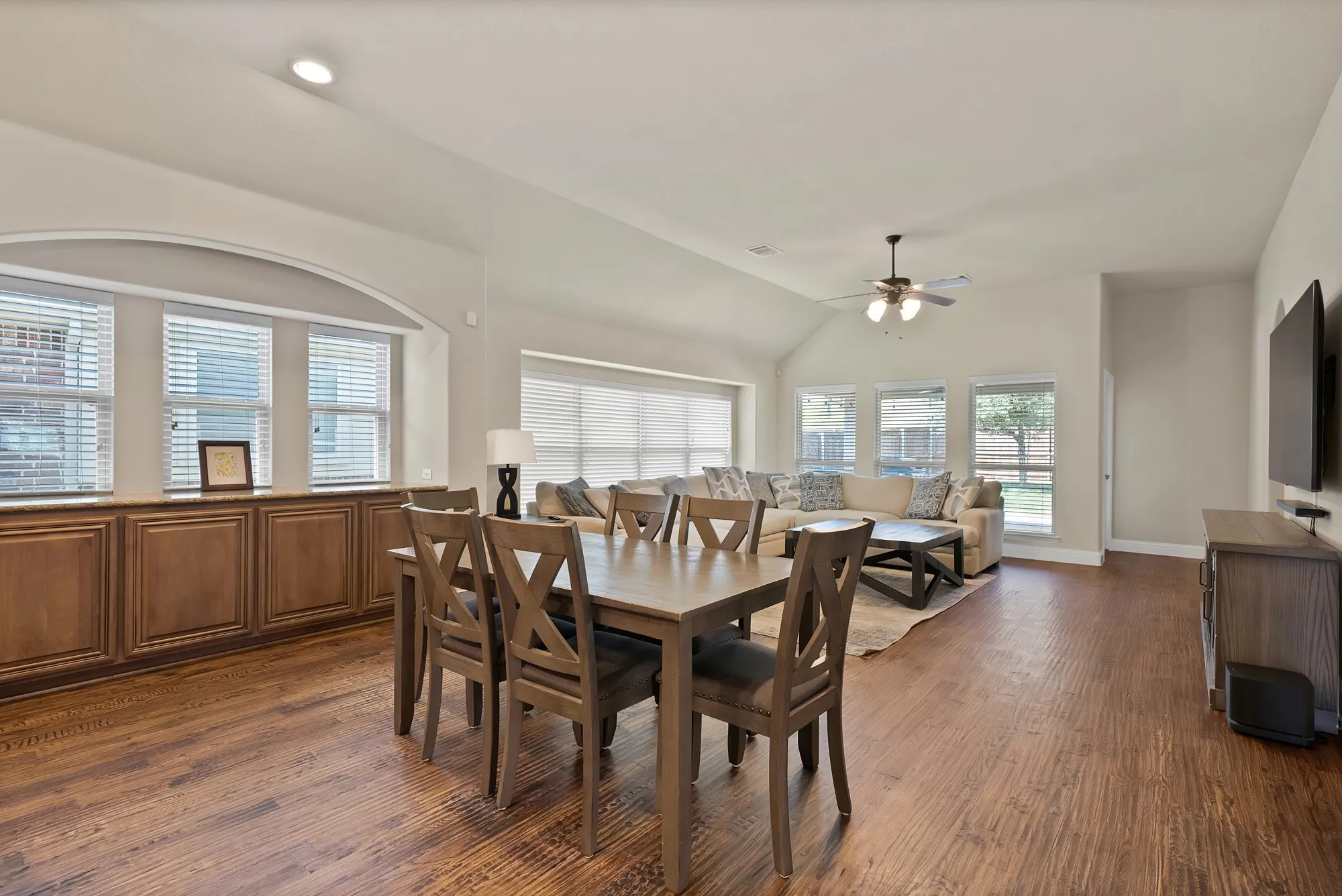 Single Family Residence For Sale in Denton County , 1517 Wright Street, Aubrey, Texas 76227, 4 Bedroom, 3 Bathroom, 2 Garage spaces, 2,456 Sqft, built in 2016, mls#21385233, Real Estate Agent in Aubrey, Homes For Sale in Denton county, Homes For Sale in Aubrey, Realtor in Aubrey Texas, Real Estate Brokerage Independent Realty Texas, Luminita Cordes Realtor