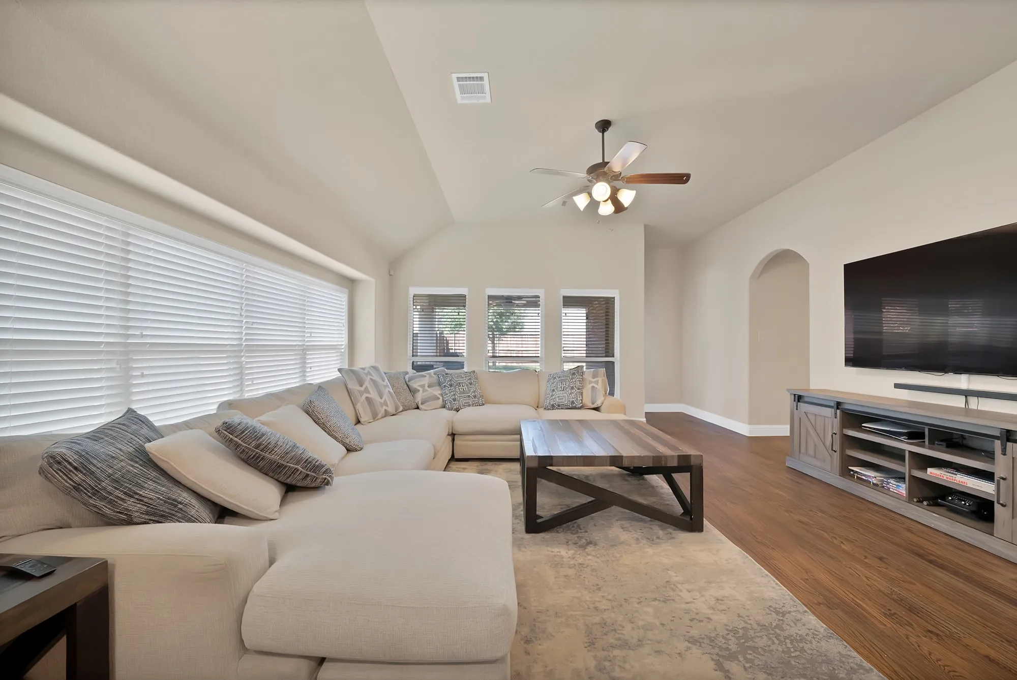 Single Family Residence For Sale in Denton County , 1517 Wright Street, Aubrey, Texas 76227, 4 Bedroom, 3 Bathroom, 2 Garage spaces, 2,456 Sqft, built in 2016, mls#21385233, Real Estate Agent in Aubrey, Homes For Sale in Denton county, Homes For Sale in Aubrey, Realtor in Aubrey Texas, Real Estate Brokerage Independent Realty Texas, Luminita Cordes Realtor