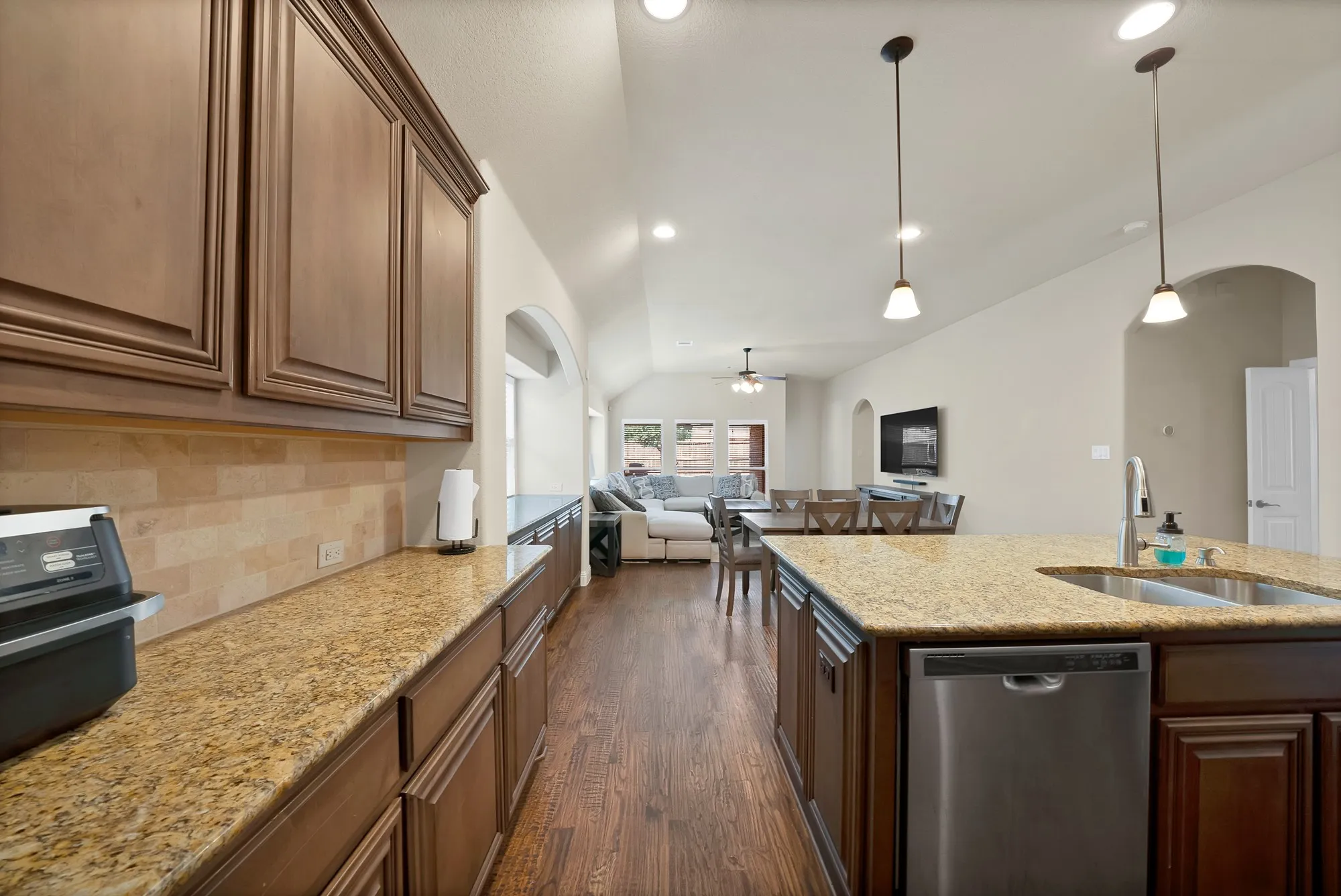 Single Family Residence For Sale in Denton County , 1517 Wright Street, Aubrey, Texas 76227, 4 Bedroom, 3 Bathroom, 2 Garage spaces, 2,456 Sqft, built in 2016, mls#21385233, Real Estate Agent in Aubrey, Homes For Sale in Denton county, Homes For Sale in Aubrey, Realtor in Aubrey Texas, Real Estate Brokerage Independent Realty Texas, Luminita Cordes Realtor