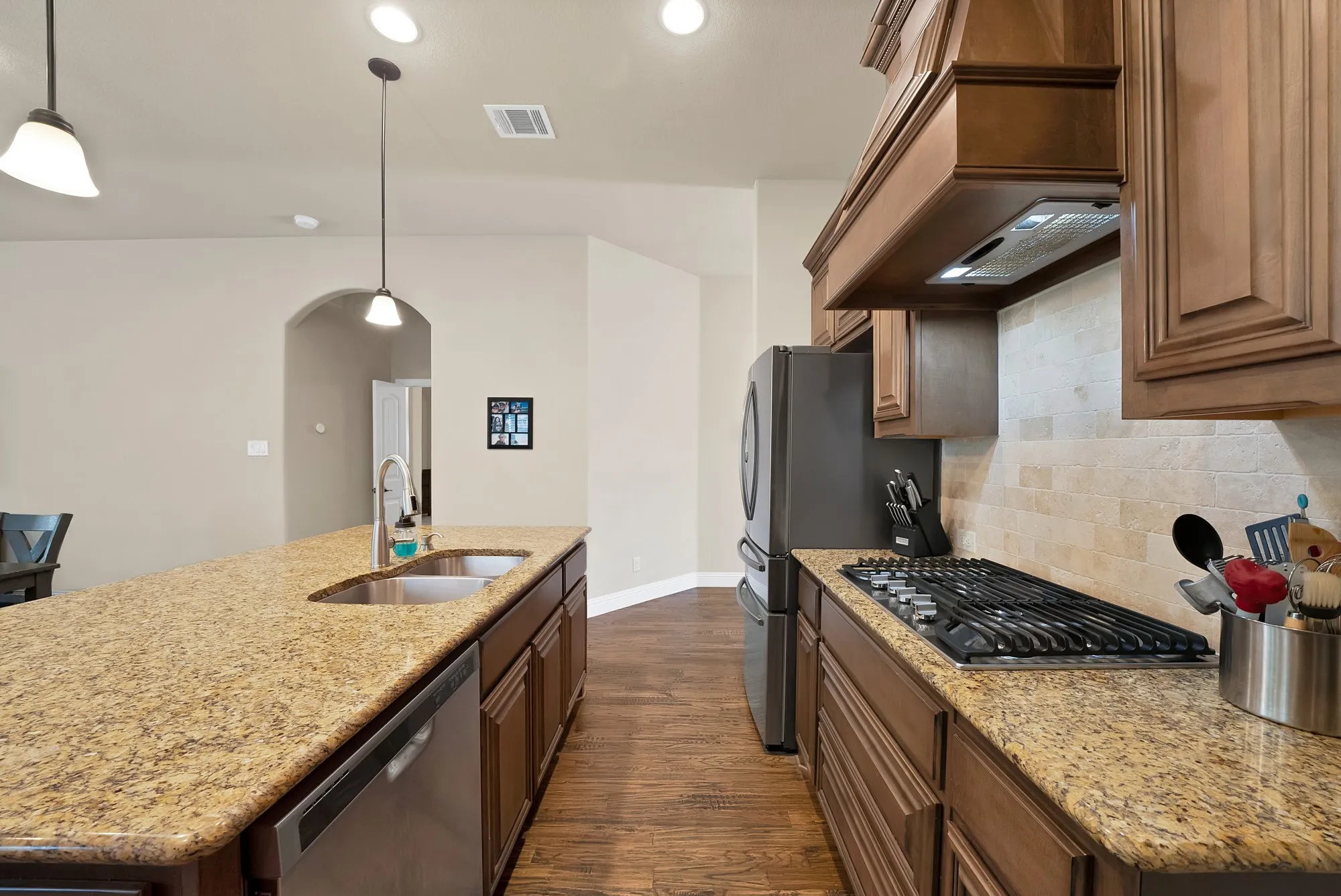 Single Family Residence For Sale in Denton County , 1517 Wright Street, Aubrey, Texas 76227, 4 Bedroom, 3 Bathroom, 2 Garage spaces, 2,456 Sqft, built in 2016, mls#21385233, Real Estate Agent in Aubrey, Homes For Sale in Denton county, Homes For Sale in Aubrey, Realtor in Aubrey Texas, Real Estate Brokerage Independent Realty Texas, Luminita Cordes Realtor