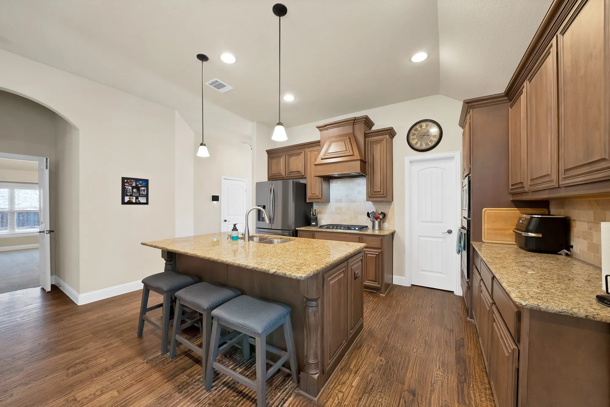 Single Family Residence For Sale in Denton County , 1517 Wright Street, Aubrey, Texas 76227, 4 Bedroom, 3 Bathroom, 2 Garage spaces, 2,456 Sqft, built in 2016, mls#21385233, Real Estate Agent in Aubrey, Homes For Sale in Denton county, Homes For Sale in Aubrey, Realtor in Aubrey Texas, Real Estate Brokerage Independent Realty Texas, Luminita Cordes Realtor