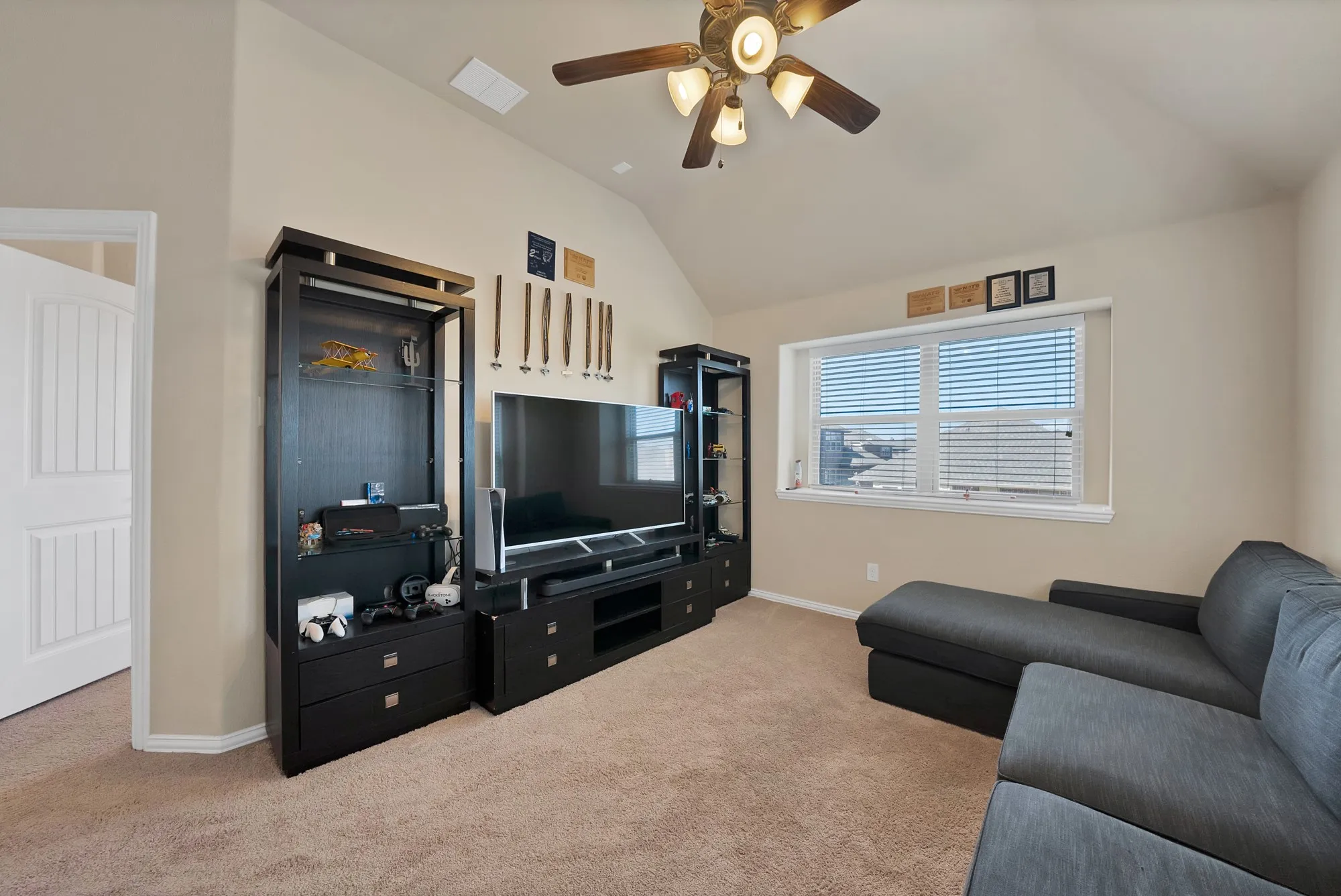 Single Family Residence For Sale in Denton County , 1517 Wright Street, Aubrey, Texas 76227, 4 Bedroom, 3 Bathroom, 2 Garage spaces, 2,456 Sqft, built in 2016, mls#21385233, Real Estate Agent in Aubrey, Homes For Sale in Denton county, Homes For Sale in Aubrey, Realtor in Aubrey Texas, Real Estate Brokerage Independent Realty Texas, Luminita Cordes Realtor