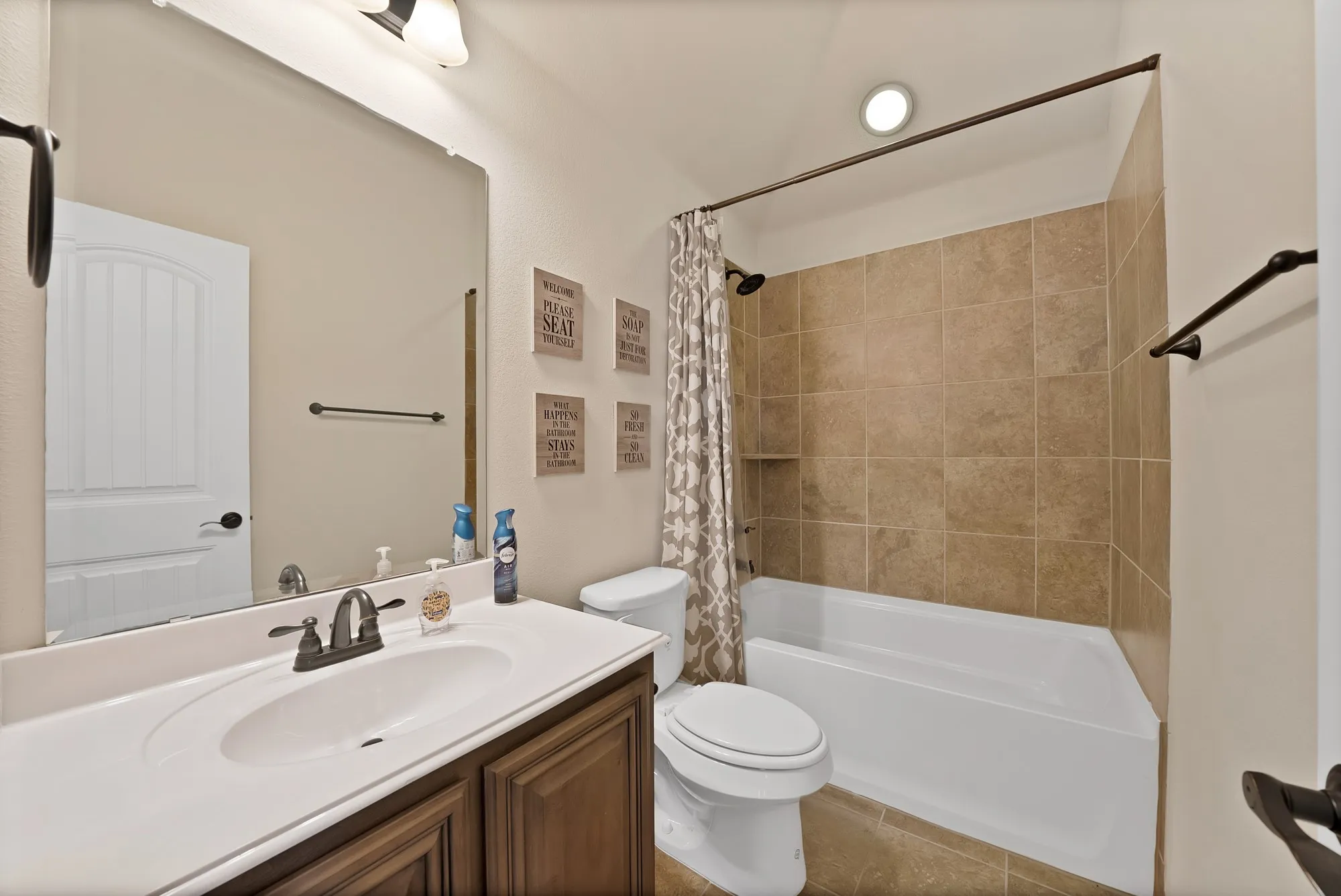 Single Family Residence For Sale in Denton County , 1517 Wright Street, Aubrey, Texas 76227, 4 Bedroom, 3 Bathroom, 2 Garage spaces, 2,456 Sqft, built in 2016, mls#21385233, Real Estate Agent in Aubrey, Homes For Sale in Denton county, Homes For Sale in Aubrey, Realtor in Aubrey Texas, Real Estate Brokerage Independent Realty Texas, Luminita Cordes Realtor