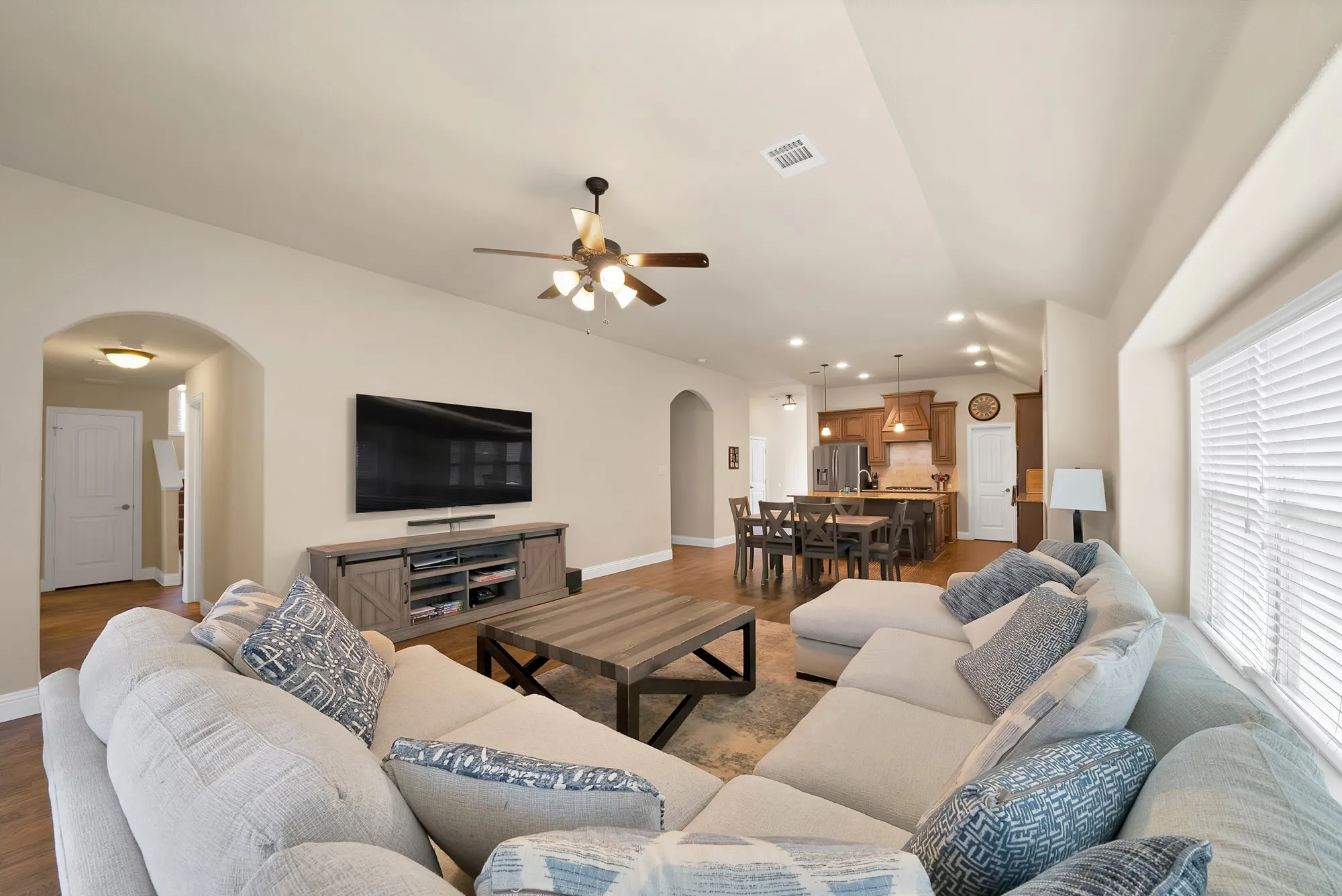 Single Family Residence For Sale in Denton County , 1517 Wright Street, Aubrey, Texas 76227, 4 Bedroom, 3 Bathroom, 2 Garage spaces, 2,456 Sqft, built in 2016, mls#21385233, Real Estate Agent in Aubrey, Homes For Sale in Denton county, Homes For Sale in Aubrey, Realtor in Aubrey Texas, Real Estate Brokerage Independent Realty Texas, Luminita Cordes Realtor