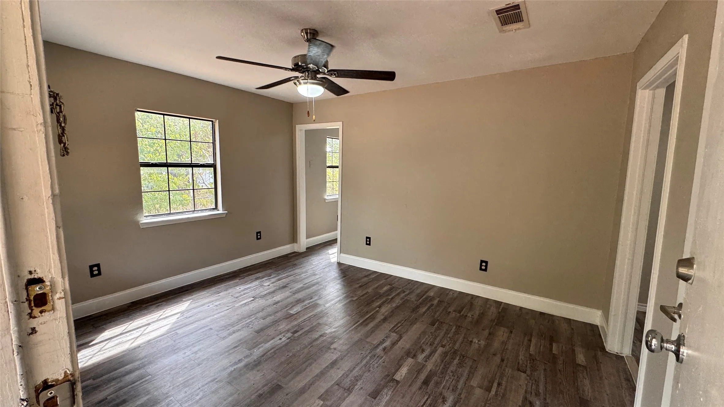 Single Family Residence For Rent in Dallas County , 1229 Seminole Drive, Dallas, Texas 75217, 2 Bedroom, 1 Bathroom, Garage spaces, 715 Sqft, built in 1946, mls#21385260, Real Estate Agent in Dallas, Homes For Rent in Dallas county, Homes For Rent in Dallas, Realtor in Dallas Texas, Real Estate Brokerage Independent Realty Texas, Luminita Cordes Realtor