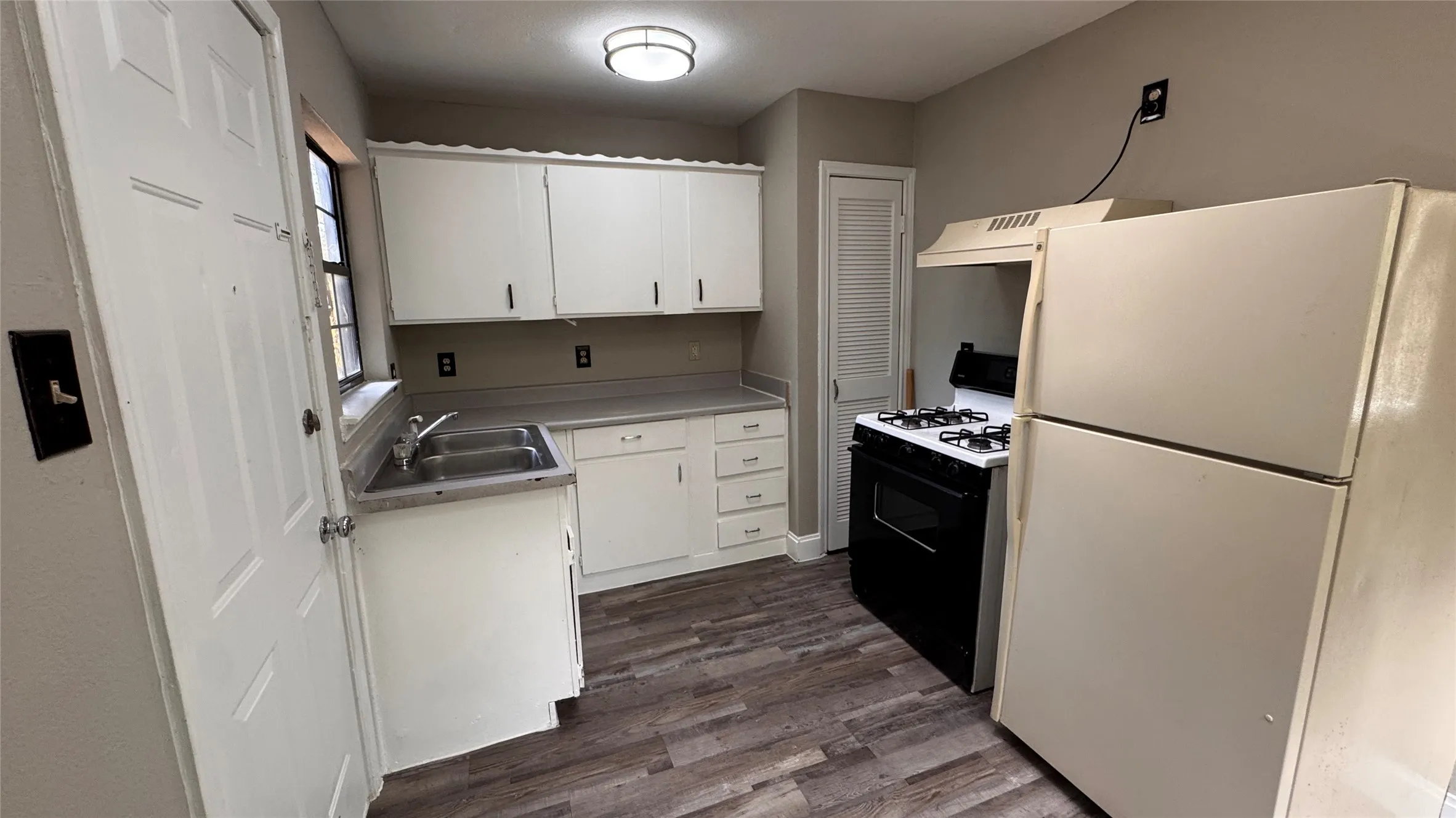Single Family Residence For Rent in Dallas County , 1229 Seminole Drive, Dallas, Texas 75217, 2 Bedroom, 1 Bathroom, Garage spaces, 715 Sqft, built in 1946, mls#21385260, Real Estate Agent in Dallas, Homes For Rent in Dallas county, Homes For Rent in Dallas, Realtor in Dallas Texas, Real Estate Brokerage Independent Realty Texas, Luminita Cordes Realtor