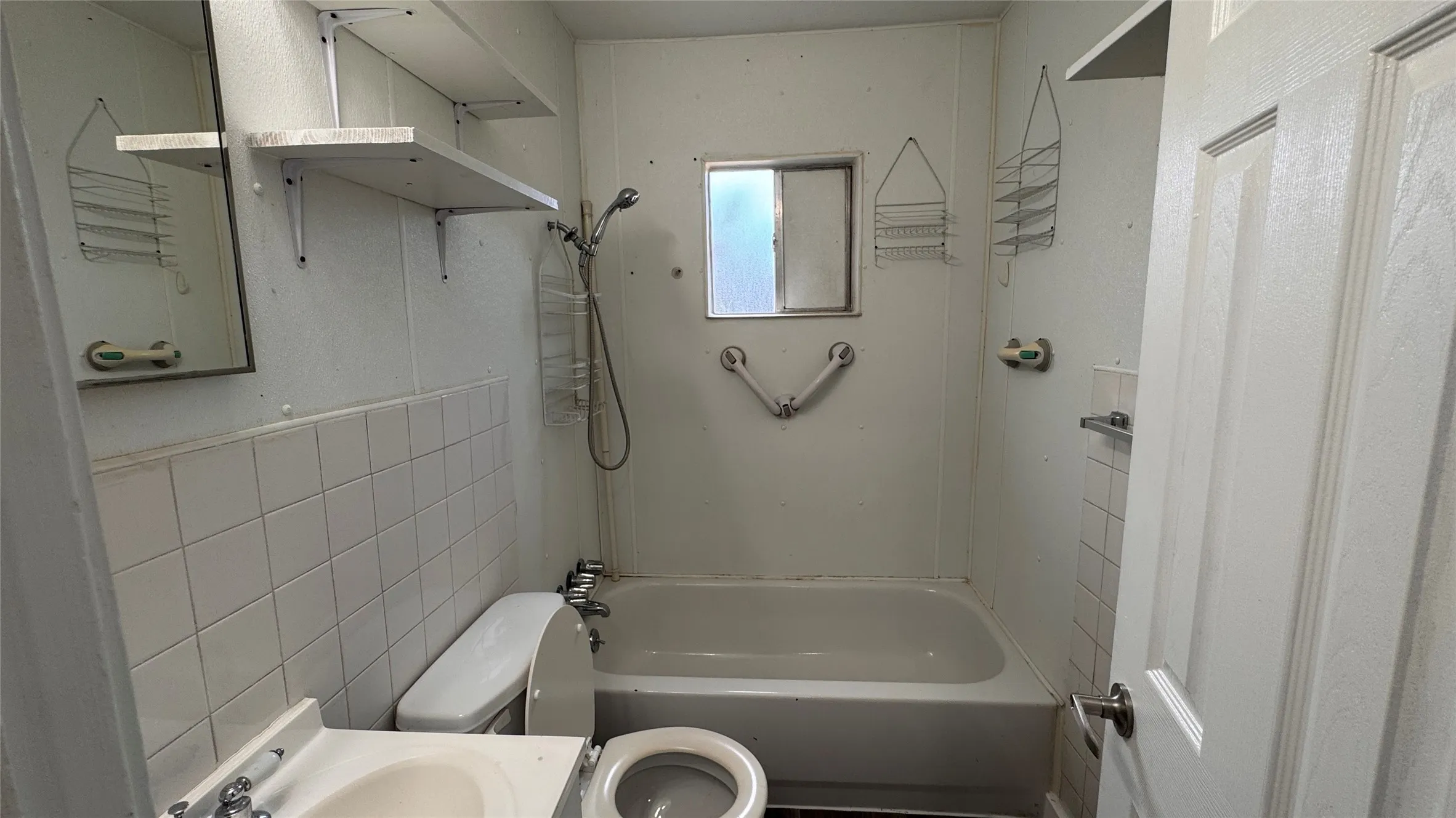 Single Family Residence For Rent in Dallas County , 1229 Seminole Drive, Dallas, Texas 75217, 2 Bedroom, 1 Bathroom, Garage spaces, 715 Sqft, built in 1946, mls#21385260, Real Estate Agent in Dallas, Homes For Rent in Dallas county, Homes For Rent in Dallas, Realtor in Dallas Texas, Real Estate Brokerage Independent Realty Texas, Luminita Cordes Realtor