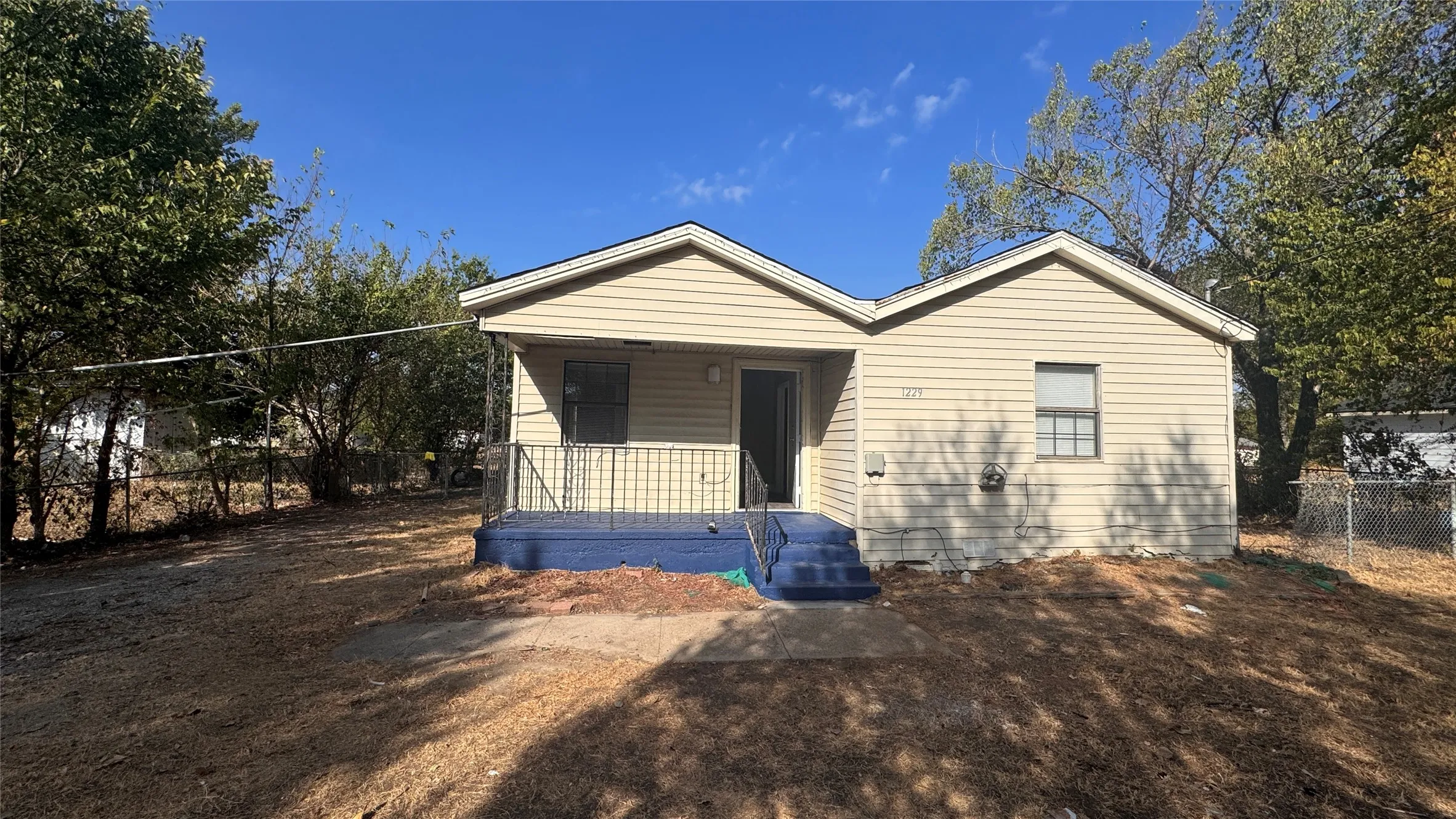 Single Family Residence For Rent in Dallas County , 1229 Seminole Drive, Dallas, Texas 75217, 2 Bedroom, 1 Bathroom, Garage spaces, 715 Sqft, built in 1946, mls#21385260, Real Estate Agent in Dallas, Homes For Rent in Dallas county, Homes For Rent in Dallas, Realtor in Dallas Texas, Real Estate Brokerage Independent Realty Texas, Luminita Cordes Realtor
