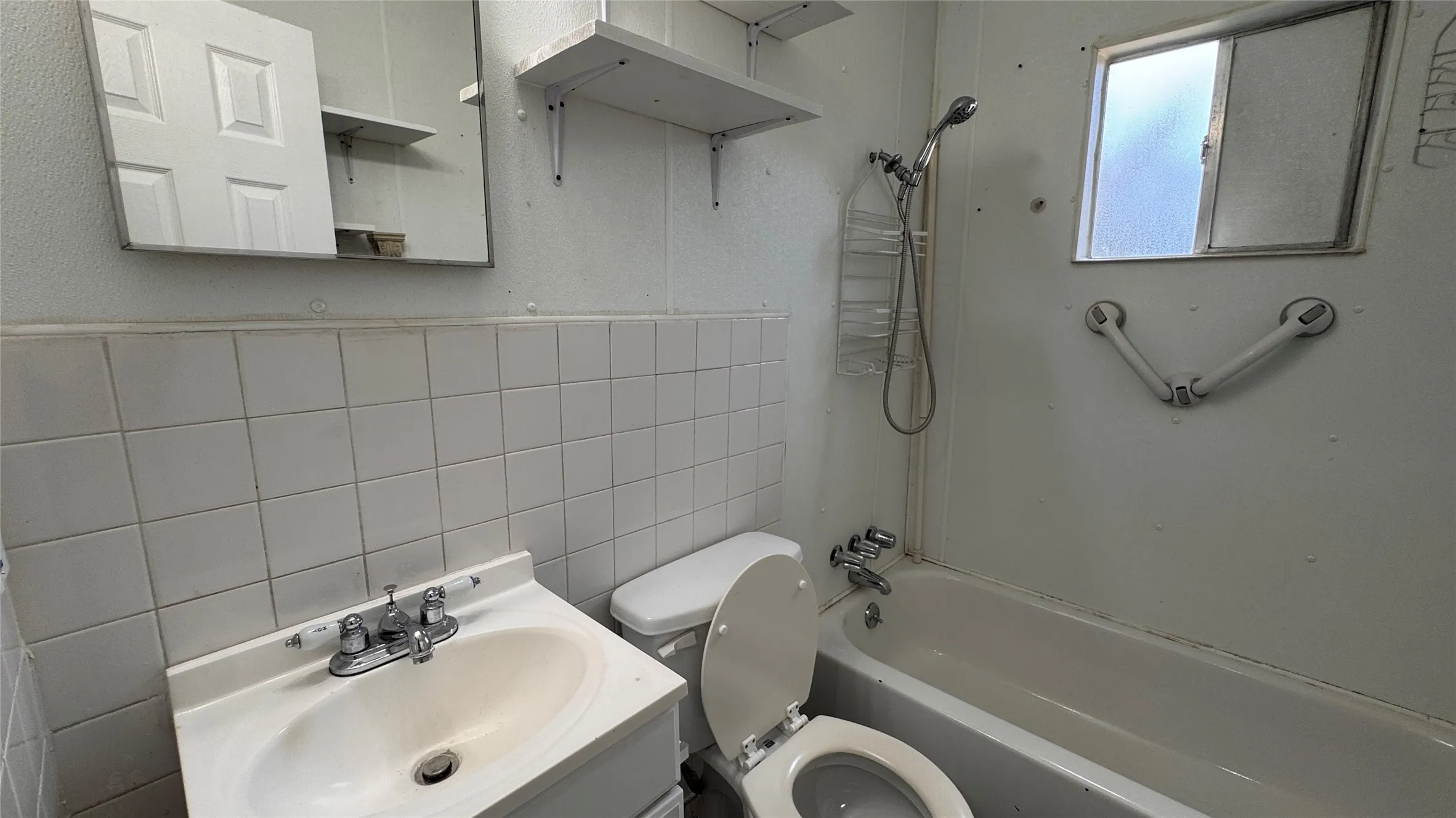 Single Family Residence For Rent in Dallas County , 1229 Seminole Drive, Dallas, Texas 75217, 2 Bedroom, 1 Bathroom, Garage spaces, 715 Sqft, built in 1946, mls#21385260, Real Estate Agent in Dallas, Homes For Rent in Dallas county, Homes For Rent in Dallas, Realtor in Dallas Texas, Real Estate Brokerage Independent Realty Texas, Luminita Cordes Realtor