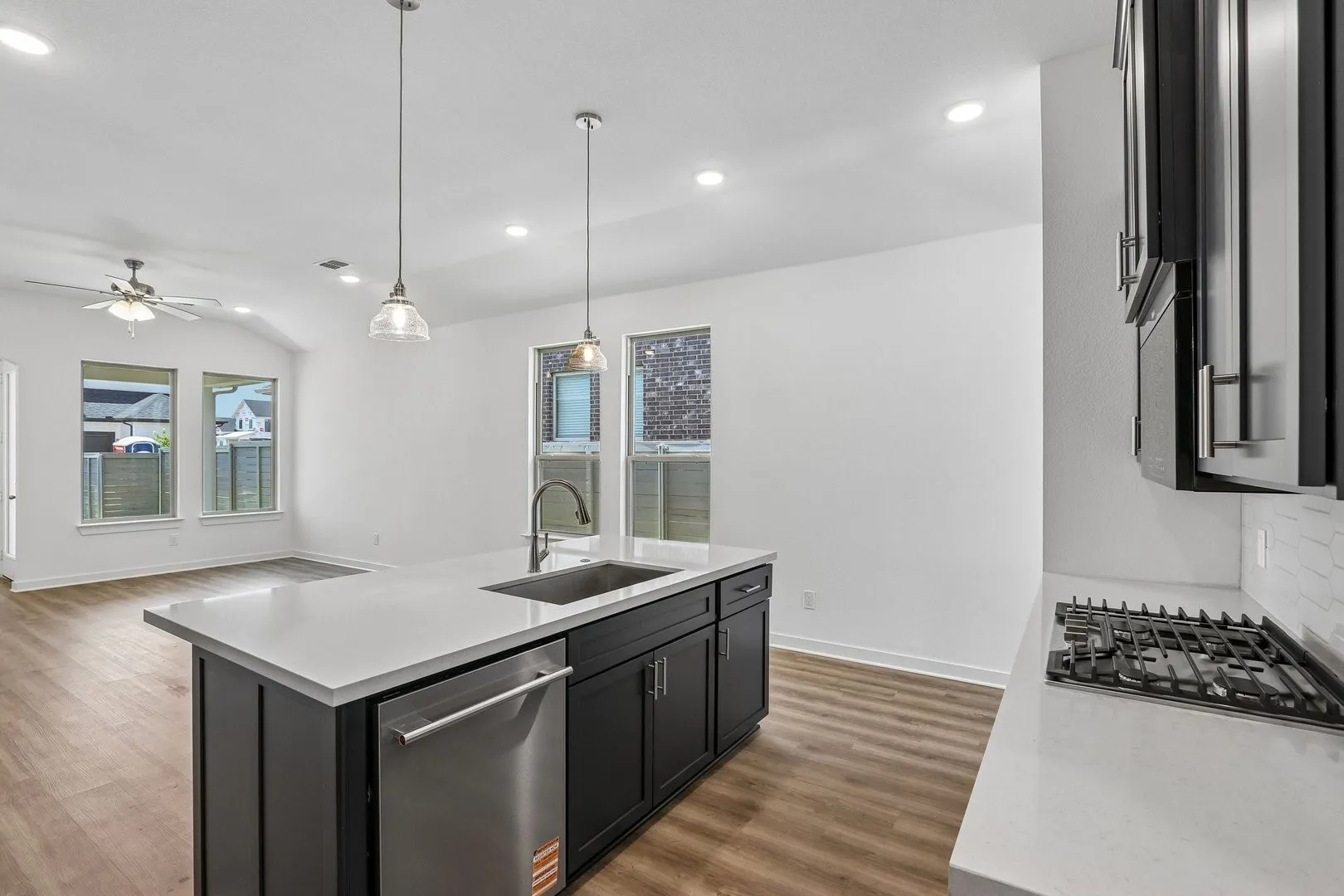 18-web-or-mls-Treeline Parkway-S0108-018