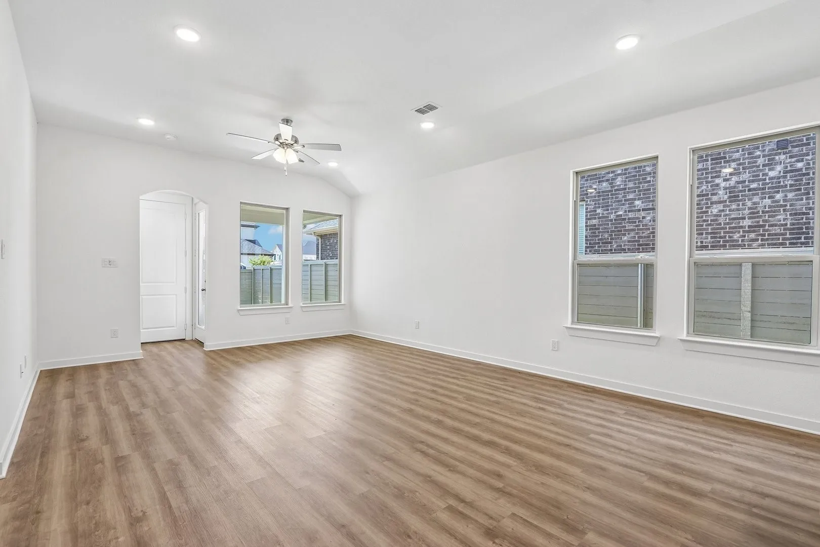 6-web-or-mls-Treeline Parkway-S0108-006