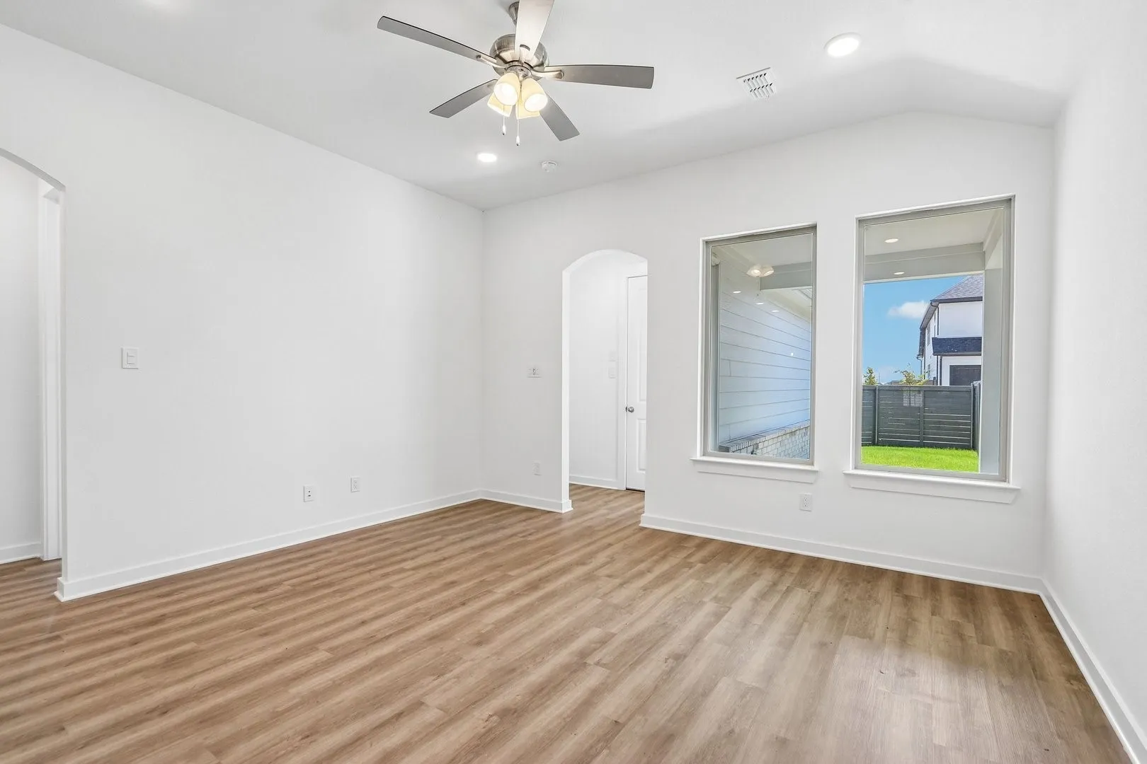 9-web-or-mls-Treeline Parkway-S0108-009