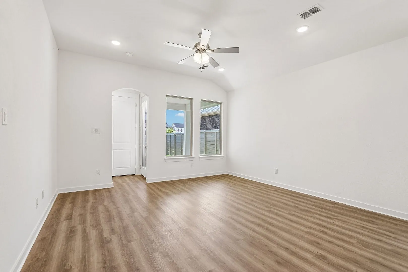 8-web-or-mls-Treeline Parkway-S0108-008