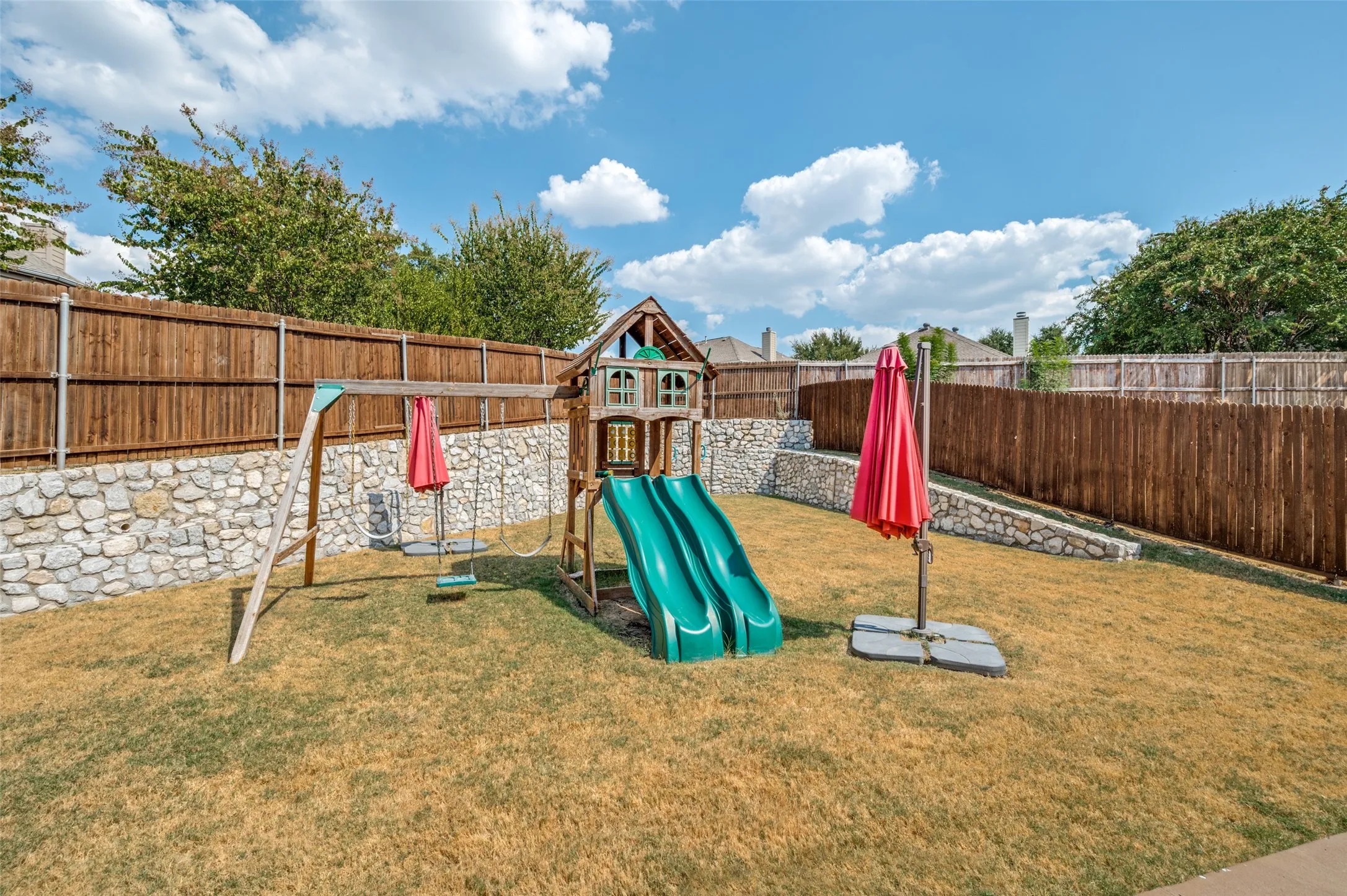 Single Family Residence For Sale in Denton County , 1601 Lake Way Drive, Little Elm, Texas 75068, 5 Bedroom, 4 Bathroom, 2 Garage spaces, 3,250 Sqft, built in 2008, mls#21385001, Real Estate Agent in Little Elm, Homes For Sale in Denton county, Homes For Sale in Little Elm, Realtor in Little Elm Texas, Real Estate Brokerage Independent Realty Texas, Luminita Cordes Realtor