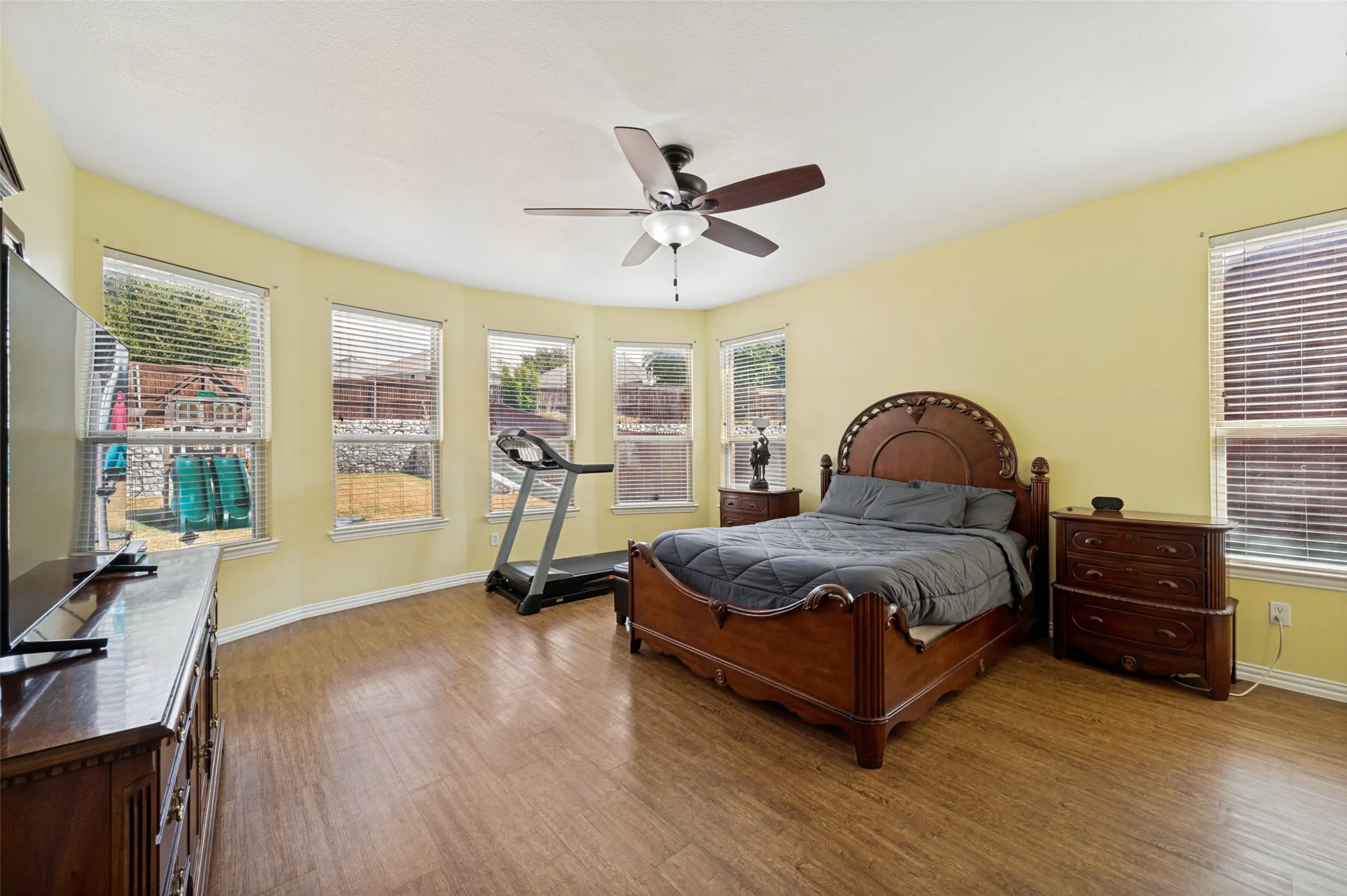 Single Family Residence For Sale in Denton County , 1601 Lake Way Drive, Little Elm, Texas 75068, 5 Bedroom, 4 Bathroom, 2 Garage spaces, 3,250 Sqft, built in 2008, mls#21385001, Real Estate Agent in Little Elm, Homes For Sale in Denton county, Homes For Sale in Little Elm, Realtor in Little Elm Texas, Real Estate Brokerage Independent Realty Texas, Luminita Cordes Realtor