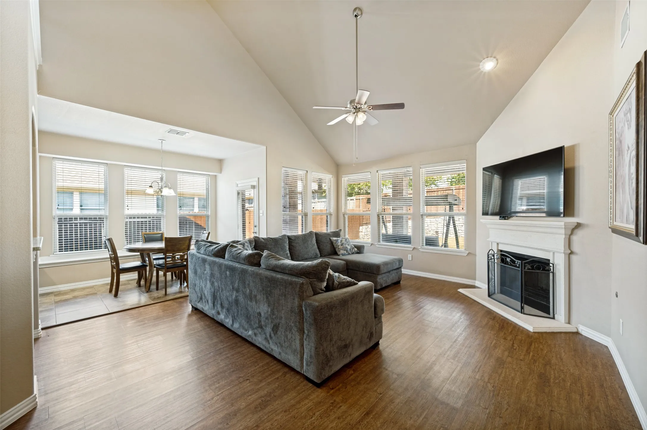 Single Family Residence For Sale in Denton County , 1601 Lake Way Drive, Little Elm, Texas 75068, 5 Bedroom, 4 Bathroom, 2 Garage spaces, 3,250 Sqft, built in 2008, mls#21385001, Real Estate Agent in Little Elm, Homes For Sale in Denton county, Homes For Sale in Little Elm, Realtor in Little Elm Texas, Real Estate Brokerage Independent Realty Texas, Luminita Cordes Realtor