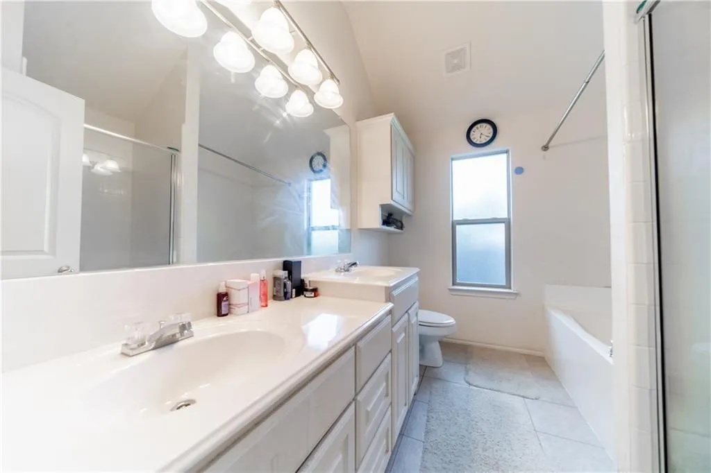 Single Family Residence For Rent in Tarrant County , 3024 Ortiz Drive, Arlington, Texas 76010, 4 Bedroom, 2 Bathroom, 2 Garage spaces, 1,601 Sqft, built in 2013, mls#21385262, Real Estate Agent in Arlington, Homes For Rent in Tarrant county, Homes For Rent in Arlington, Realtor in Arlington Texas, Real Estate Brokerage Independent Realty Texas, Luminita Cordes Realtor