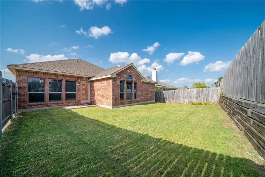 Single Family Residence For Rent in Tarrant County , 3024 Ortiz Drive, Arlington, Texas 76010, 4 Bedroom, 2 Bathroom, 2 Garage spaces, 1,601 Sqft, built in 2013, mls#21385262, Real Estate Agent in Arlington, Homes For Rent in Tarrant county, Homes For Rent in Arlington, Realtor in Arlington Texas, Real Estate Brokerage Independent Realty Texas, Luminita Cordes Realtor