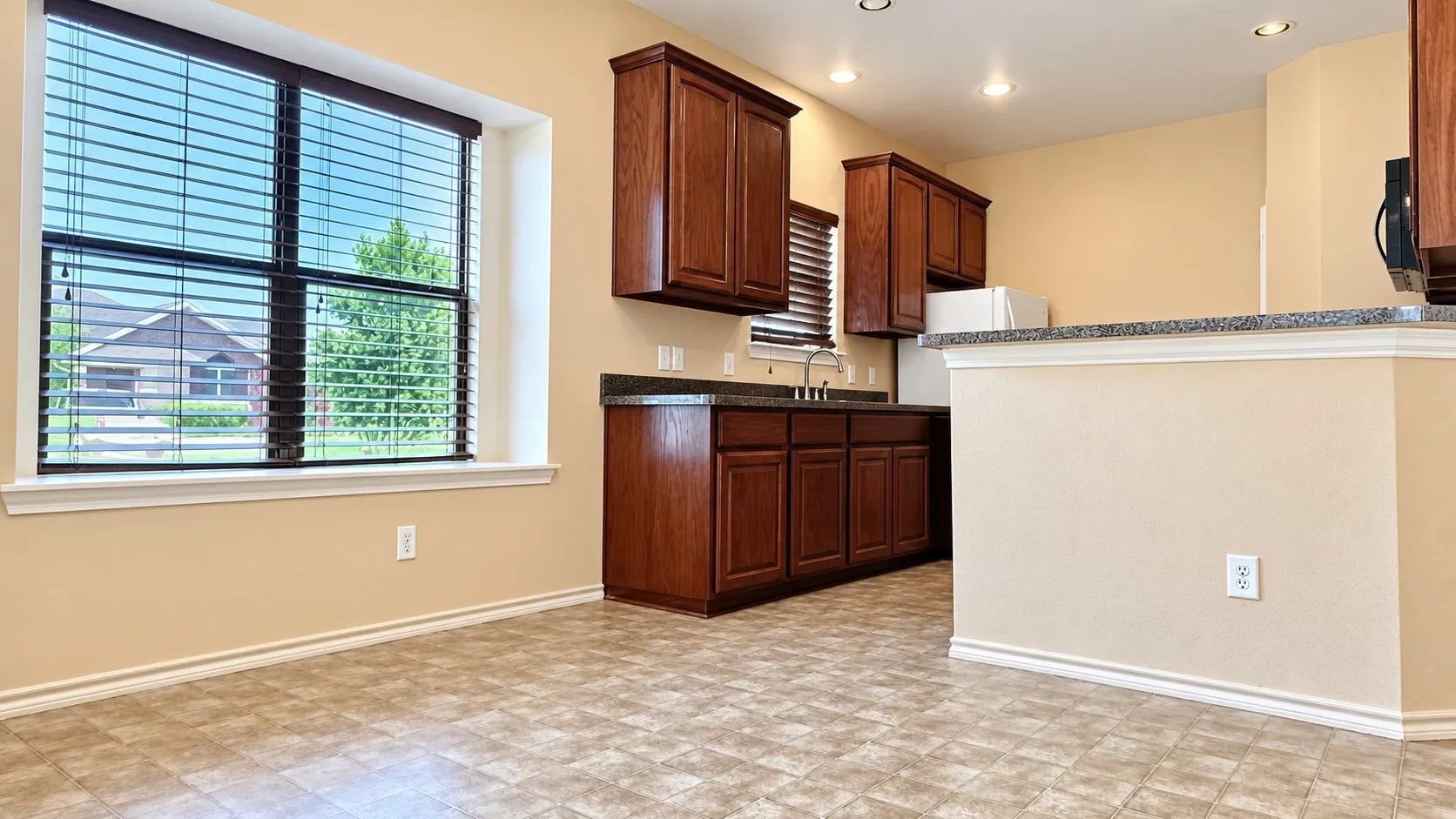 Single Family Residence For Rent in Tarrant County , 3024 Ortiz Drive, Arlington, Texas 76010, 4 Bedroom, 2 Bathroom, 2 Garage spaces, 1,601 Sqft, built in 2013, mls#21385262, Real Estate Agent in Arlington, Homes For Rent in Tarrant county, Homes For Rent in Arlington, Realtor in Arlington Texas, Real Estate Brokerage Independent Realty Texas, Luminita Cordes Realtor
