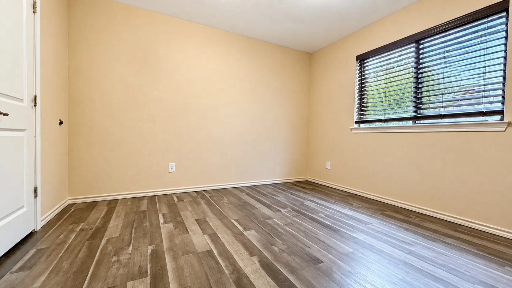 Single Family Residence For Rent in Tarrant County , 3024 Ortiz Drive, Arlington, Texas 76010, 4 Bedroom, 2 Bathroom, 2 Garage spaces, 1,601 Sqft, built in 2013, mls#21385262, Real Estate Agent in Arlington, Homes For Rent in Tarrant county, Homes For Rent in Arlington, Realtor in Arlington Texas, Real Estate Brokerage Independent Realty Texas, Luminita Cordes Realtor