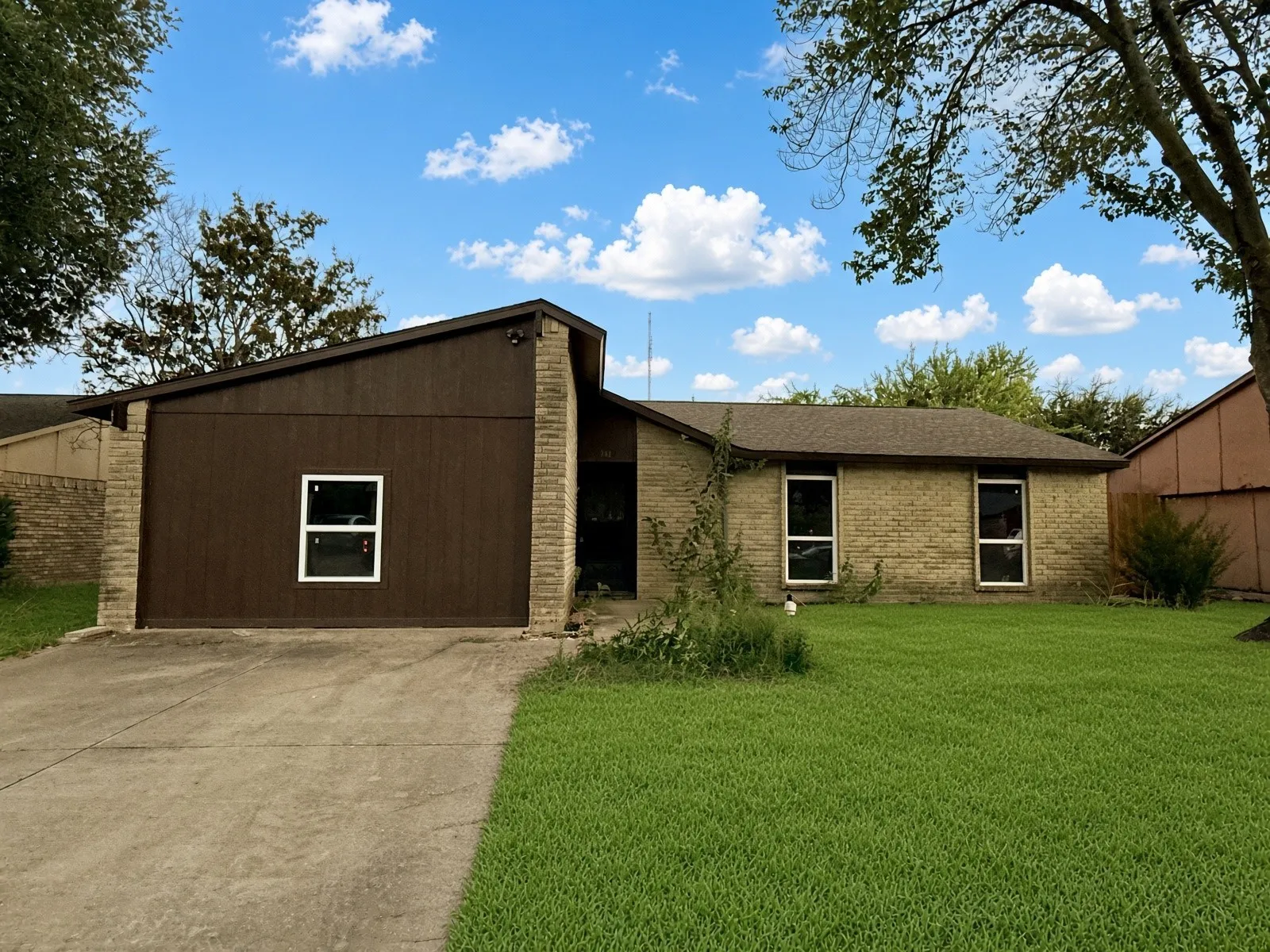 Single Family Residence For Sale in Dallas County , 5618 Briarcrest Drive, Garland, Texas 75043, 4 Bedroom, 2 Bathroom, Garage spaces, 1,789 Sqft, built in 1977, mls#21385269, Real Estate Agent in Garland, Homes For Sale in Dallas county, Homes For Sale in Garland, Realtor in Garland Texas, Real Estate Brokerage Independent Realty Texas, Luminita Cordes Realtor